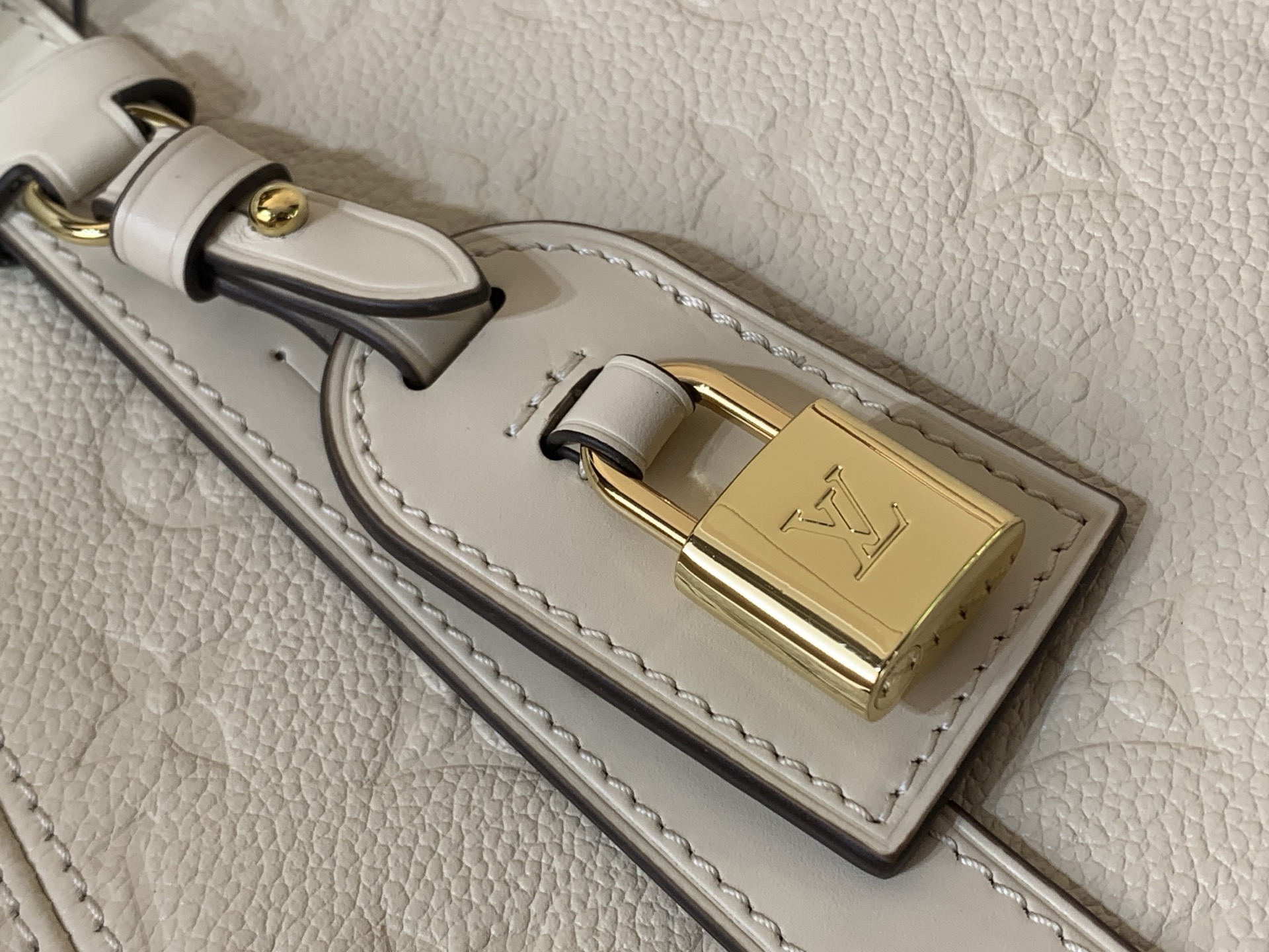 LV Style White Leather Tote Bag style reference detail image 7 from source 770269