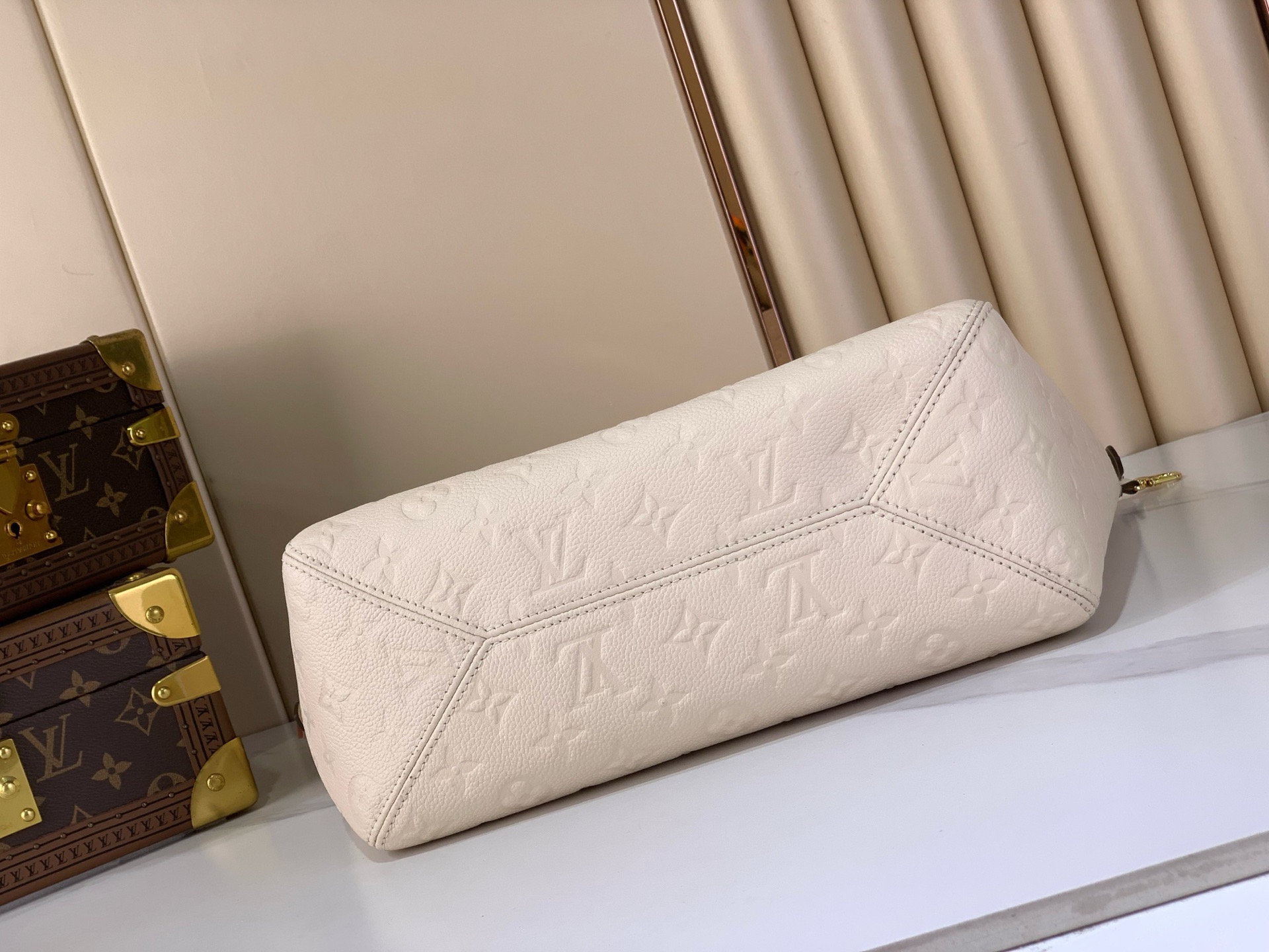 LV Style White Leather Tote Bag style reference detail image 4 from source 770269