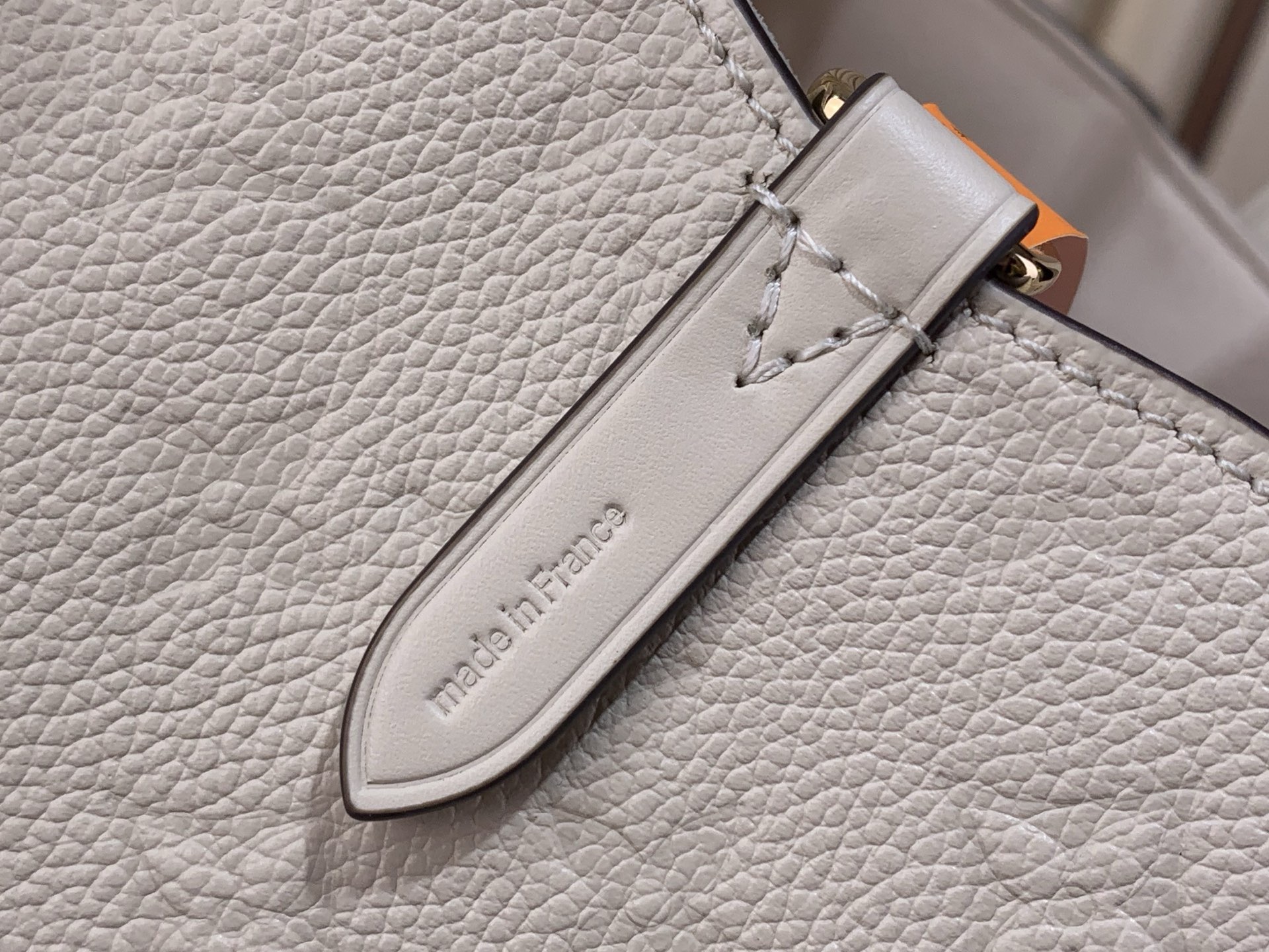 LV Style White Leather Tote Bag style reference detail image 9 from source 770269