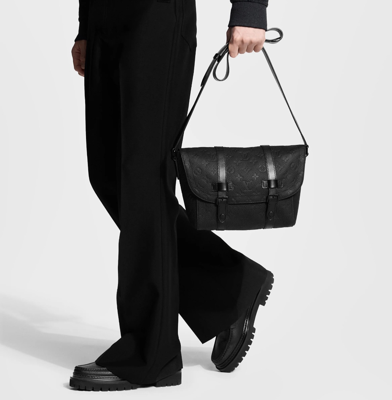 NO:754218,[Christoher messenger bag] M28324 black (embossed),19860909【Christoher 邮差包】M28324 黑色（压花）,,Bag