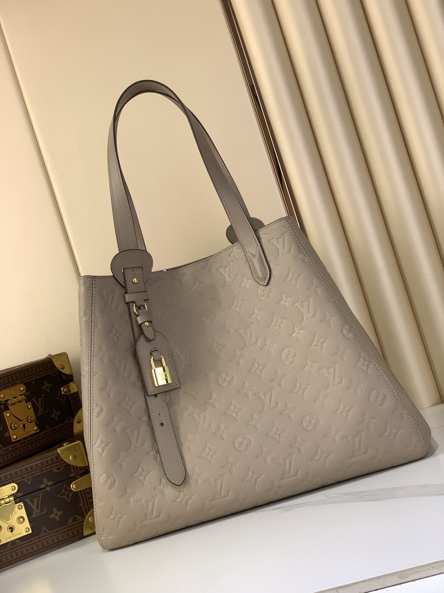 LV Style Grey Leather Tote Bag style reference detail image 1 from source 770270