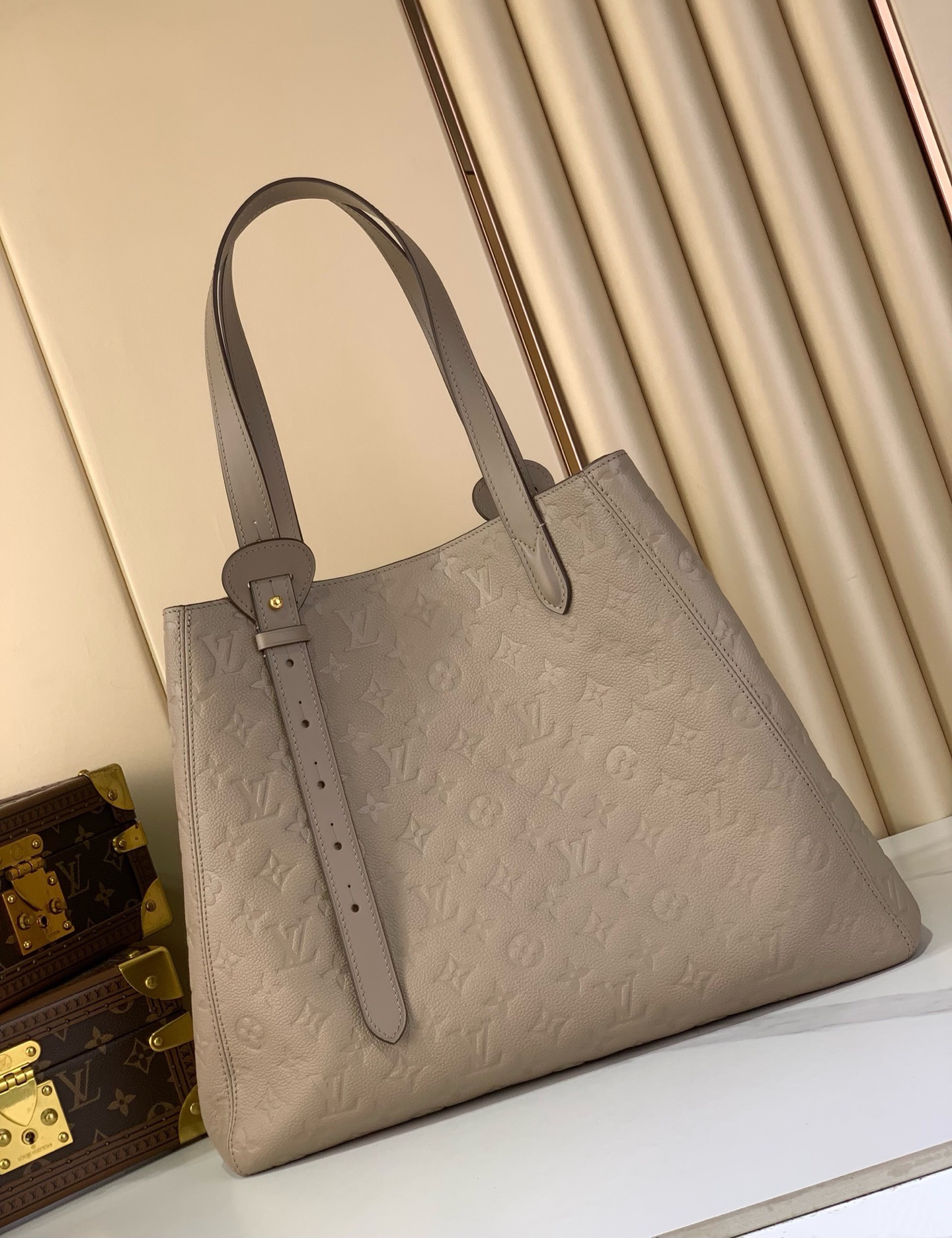 LV Style Grey Leather Tote Bag style reference detail image 3 from source 770270