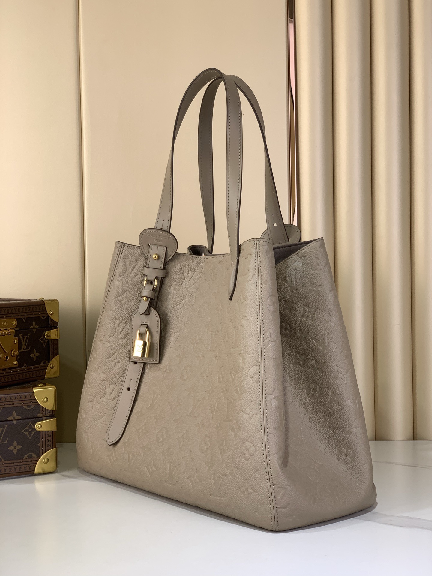 LV Style Grey Leather Tote Bag style reference detail image 2 from source 770270