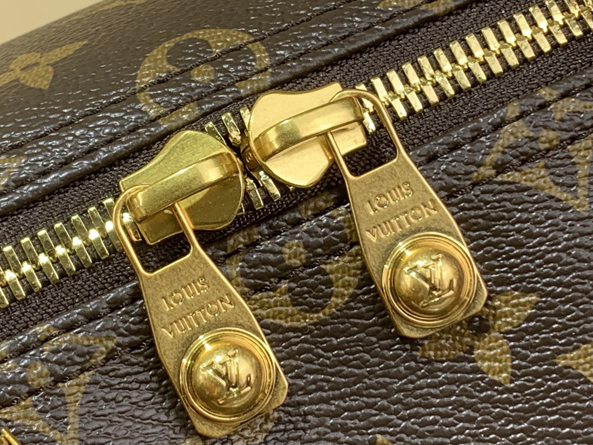 LV Style Beige Leather Travel Bag style reference detail image 7 from source 770268