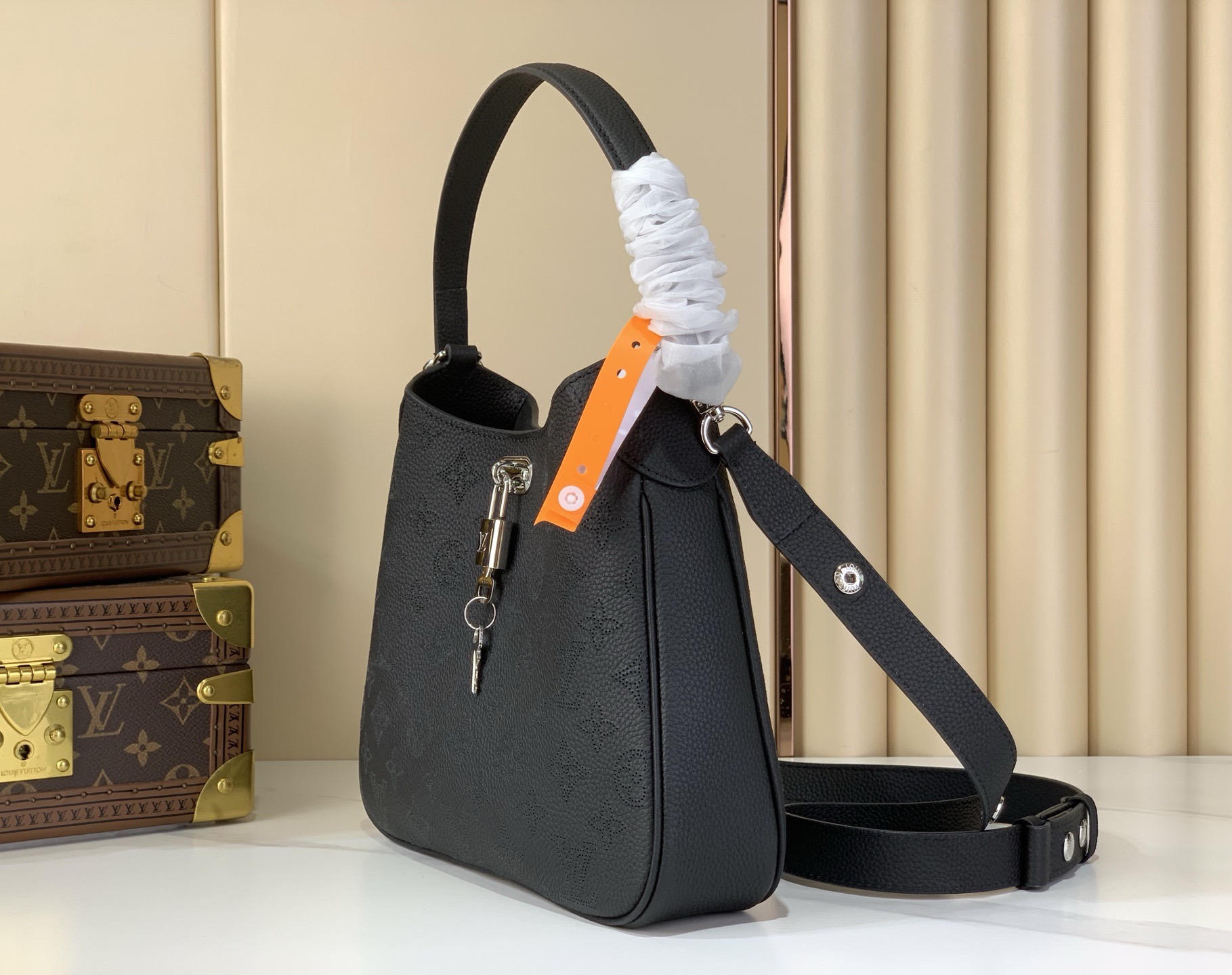 LV Style Black Leather Top Handle Bag style reference detail image 2 from source 770274