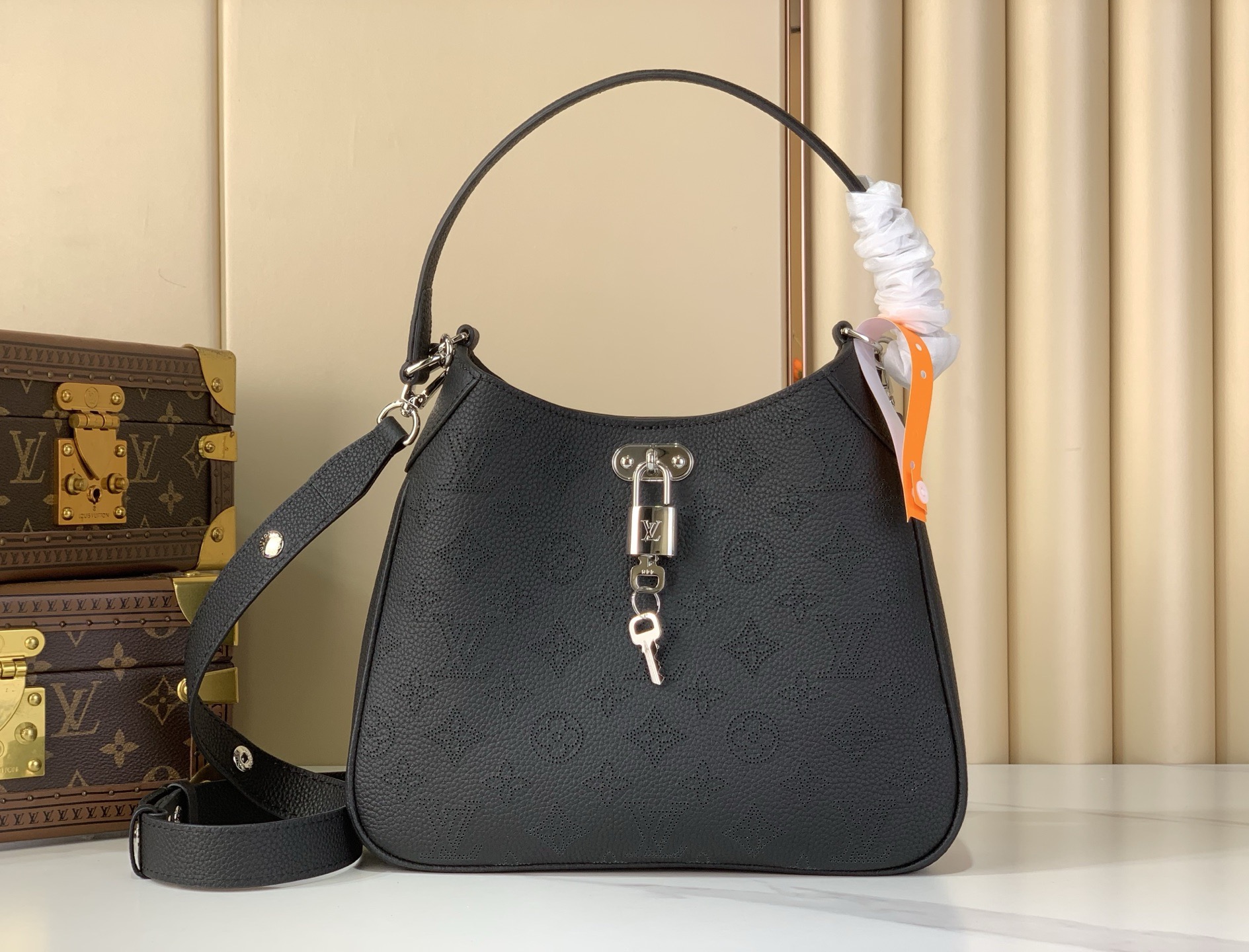 LV Style Black Leather Top Handle Bag style reference detail image 1 from source 770274