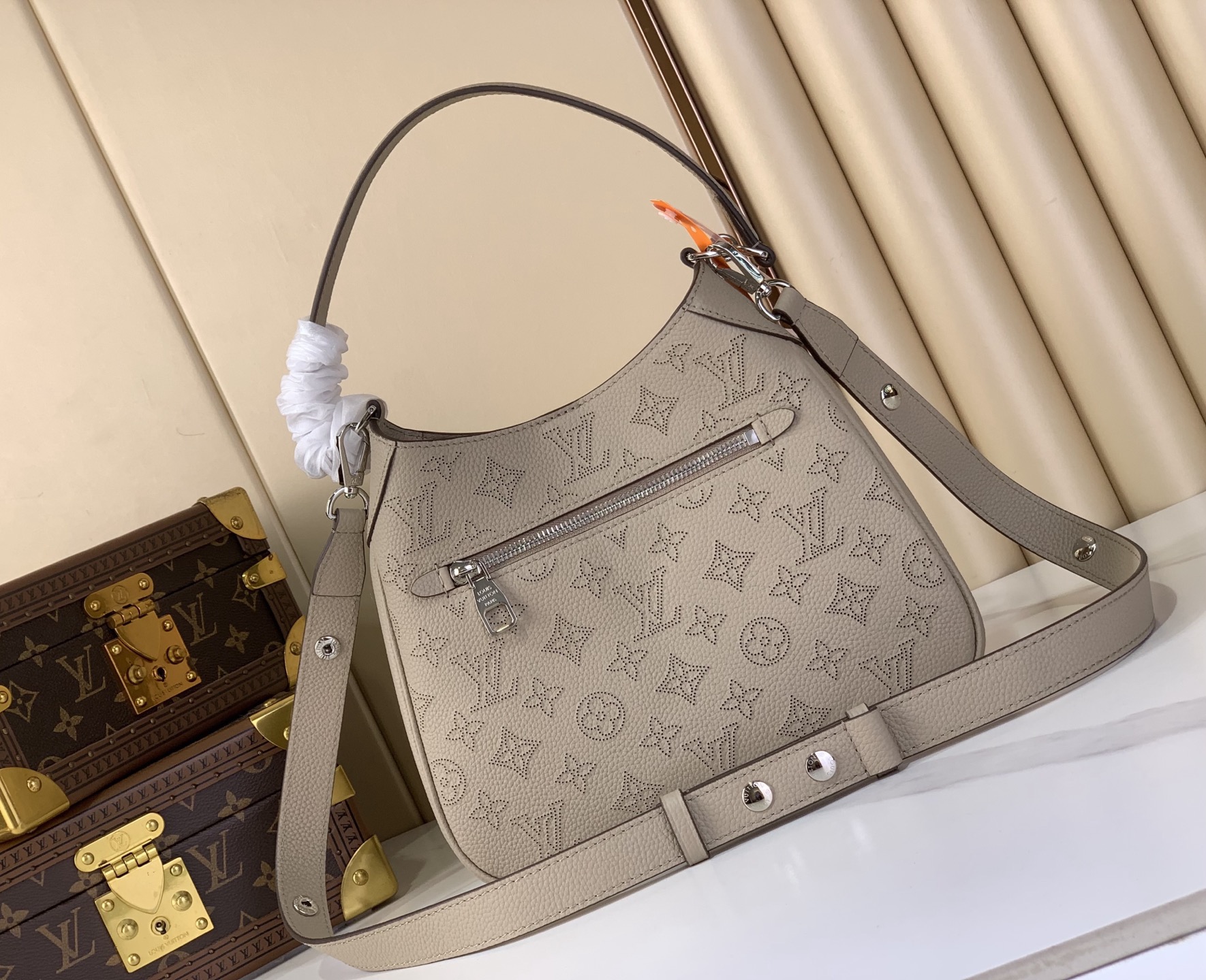 LV Style Black Leather Top Handle Bag style reference detail image 3 from source 770273