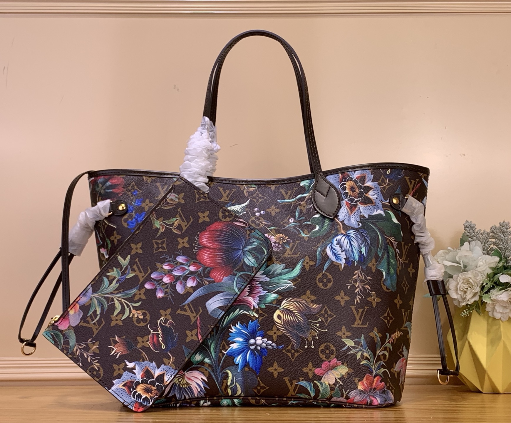 NO:763008,Top original order [Neverfull medium handbag] M28918 presbyopia (floral silk screen) from the Monogram Eden series, rendering a smart floral pattern on Monogram Ebene canvas, with cow leather trim and elegant metal parts.19860909顶级原单【Neverfull 中号手袋】M28918 老花（花卉丝印） 出自 Monogram Eden 系列,为 Monogram Ebene 帆布渲染灵动花卉图案,搭配牛皮革饰边和考究金属件.xh侧边饰带可调节廓形,成就商务办公或周末休闲佳选. 尺寸 31 x 28 x 14厘米 6017075,,cowhide,Bag