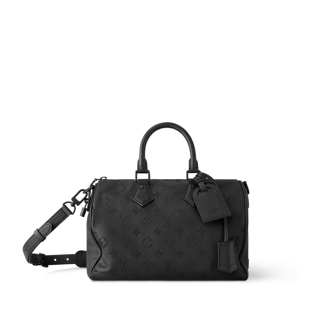 NO:762987,4 Sizes [Seedy 9 Bandoulière 30 Bag] m13904 Black Made of ultra-soft calfskin with Monogram print, the Seedy 9 Bandoulière 30 bag is perfectly compact yet roomy enough to hold your daily essentials. Meticulous details, such as the traditional side locks or the premium lambskin lining, are a testament to the craftsmanship of this bag. In addition to the top handle, there is also a removable strap.  Dimensions 22x14x17.5 cm 931981000 Dimensions 25 x 15 x 15 cm 951981050 Dimensions 32 x 22.5 x 18 cm 105121150 Dimensions 40 x 26 x 23 cm 110121250,,cowhide,sheepskin198609094尺寸【Seedy 9 Bandoulière 30 手袋】m13904 黑色 Seedy 9 Bandoulière 30包由超柔软的小牛皮制成,带有Monogram印花,尺寸完美紧凑但足够宽敞,可以装下日常必需品.细致的细节,如传统侧锁或优质小羊皮衬里,证明了这款包的精湛工艺.除了顶部手柄外,还有一条可拆卸的带子. 尺寸22x14x17.5厘米 931981000 尺寸25 x 15 x 15 厘米 951981050 尺寸32 x 22.5 x 18厘米 105121150 尺寸40 x 26 x 23 厘米 110121250,,cowhide,sheepskin,Bag