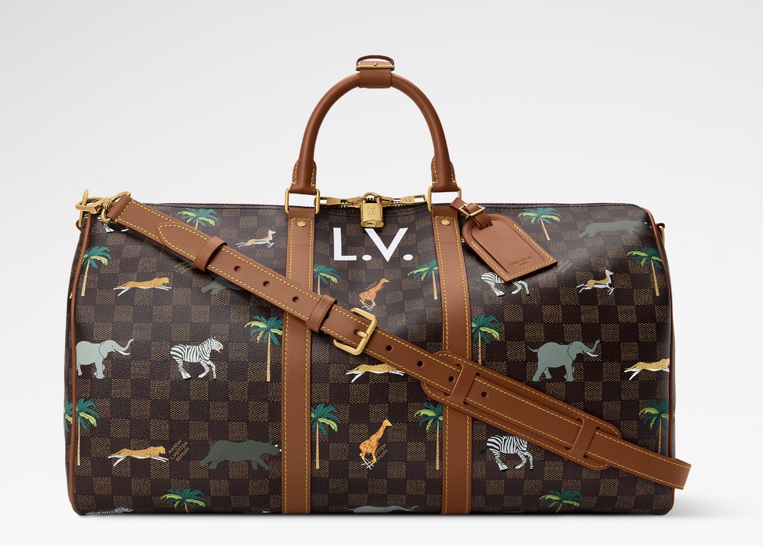 NO:762989,Top original order [KEEALL 50 travel bag] m28166 Gage/Palm Tree This Keeall Bandoulière 50 travel bag is from the LV x The Darjeeling Limited series. It is made of Damier Ebene Heritage hr coated canvas embellished with funny giraffes, rhinos and elephants. The top handle, side straps and metal parts are rich in exquisite details. The L.V. letters strike a subtle balance between elegance and humor. Size 50 x  29 x 23 cm.6217075 (length x height x width),,louis vuitton19860909顶级原单【KEEALL 50 旅行袋】 m28166 咖格/棕榈树 本款 Keeall Bandoulière 50 旅行袋出自 LV x The Darjeeling Limited 系列,为 Damier Ebene Heritage hr涂层帆布点缀妙趣长颈鹿、犀牛和大象.顶部手柄、侧边饰带与金属件丰富考究细节.L.V. 字母于优雅与谐趣间取得巧妙平衡. 尺寸50 x 29 x 23 厘米.6217075 (长度 x 高 x 宽),,louis vuitton,Bag