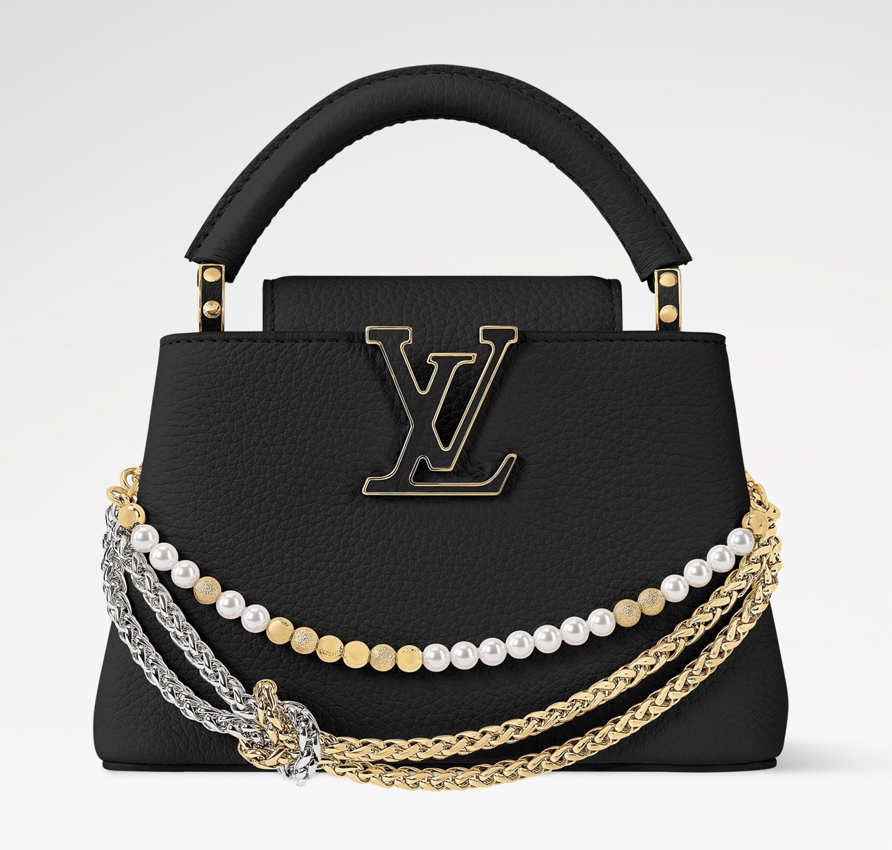 NO:767120,Top original order [CAUCINES mini handbag] m27308 black/pearl chain m27309 pink/pearl chain This Caucines mini handbag is made of fine Taurillon cow leather dip-dyed in deep tones, and paired with a double-plated chain that looks like jewelry, adding an elegant evening option to the Why Knot hl series. Monogram decoration and exquisite beading embellish the chain. The flap can be folded in or out to enrich carrying options. Size 13.6  x 21 x 8 cm 125121350 Dimensions 27 x 17.3 x 9 cm 135121450 (length x height x width),,cowhide19860909顶级原单【CAUCINES 迷你手袋】 m27308 黑色/珍珠链 m27309 粉色/珍珠链 本款 Caucines 迷你手袋为细腻 Taurillon 牛皮革浸染深邃色调,并搭配宛若珠宝的双镀链条,为 Why Knot hl系列增添优雅晚宴佳选.Monogram 装饰与精美珠饰装点链条.可内收或外置的翻盖丰富背携选择. 尺寸13.6 x 21 x 8 厘米 125121350 尺寸27 x 17.3 x 9 厘米 135121450 (长度 x 高 x 宽),,cowhide,Bag