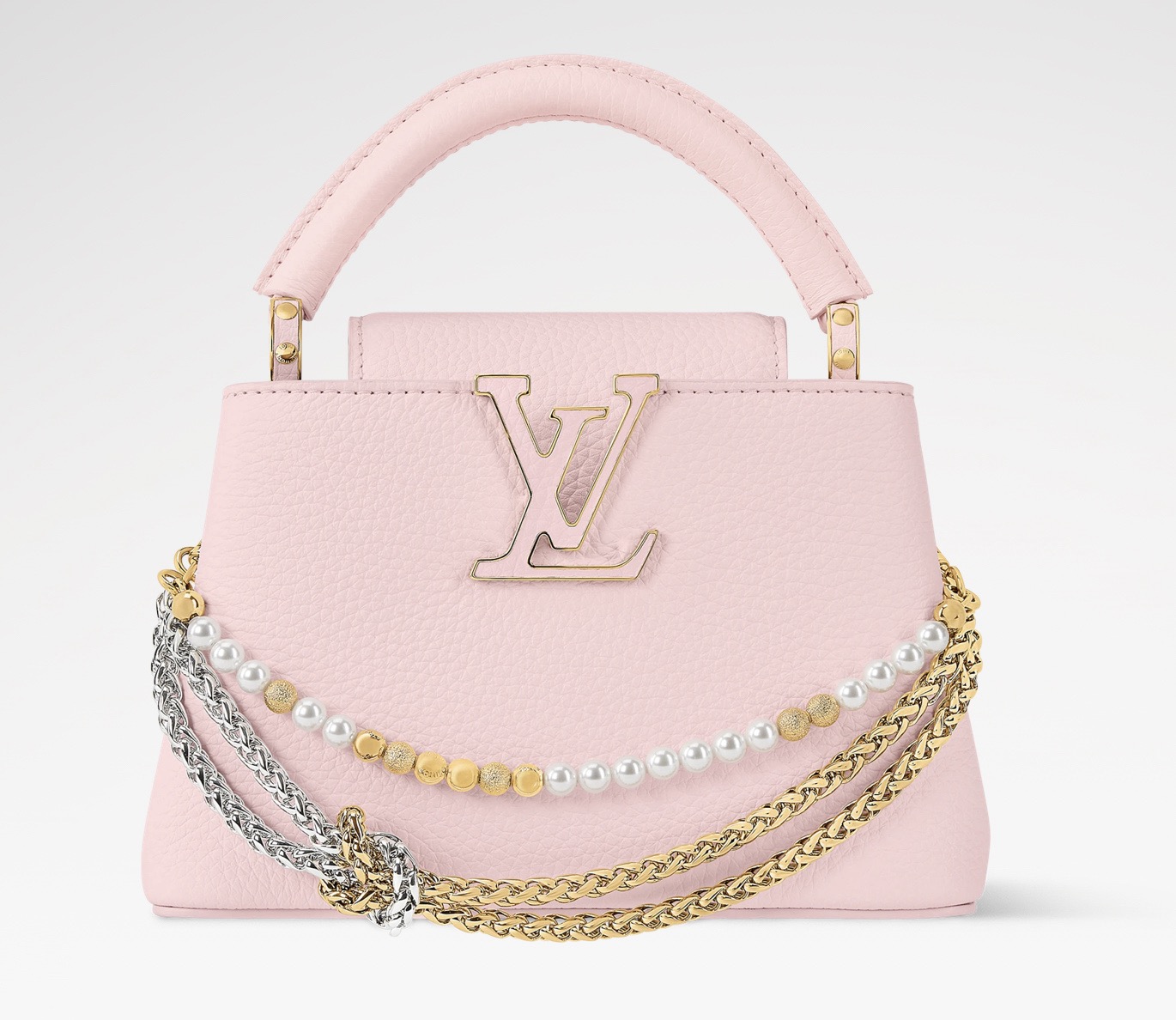 NO:767132,Top original order [CAUCINES mini handbag] m27308 black/pearl chain m27309 pink/pearl chain This Caucines mini handbag is made of fine Taurillon cow leather dip-dyed in deep tones, and paired with a double-plated chain that looks like jewelry, adding an elegant evening option to the Why Knot series. Monogram decoration and exquisite beading embellish the chain. The flap can be folded in or out to provide ample carrying options. Size 13.6 x  21 x 8 cm 125121350 Dimensions 27 x 17.3 x 9 cm 135121400 (length x height x width),,cowhide19860909顶级原单【CAUCINES 迷你手袋】 m27308 黑色/珍珠链 m27309 粉色/珍珠链 本款 Caucines 迷你手袋为细腻 Taurillon 牛皮革浸染深邃色调,并搭配宛若珠宝的双镀链条,为 Why Knot 系列增添优雅晚宴佳选.Monogram 装饰与精美珠饰装点链条.可内收或外置的翻盖丰富背携选择. 尺寸13.6 x 21 x 8 厘米 125121350 尺寸27 x 17.3 x 9 厘米 135121400 (长度 x 高 x 宽),,cowhide,Bag