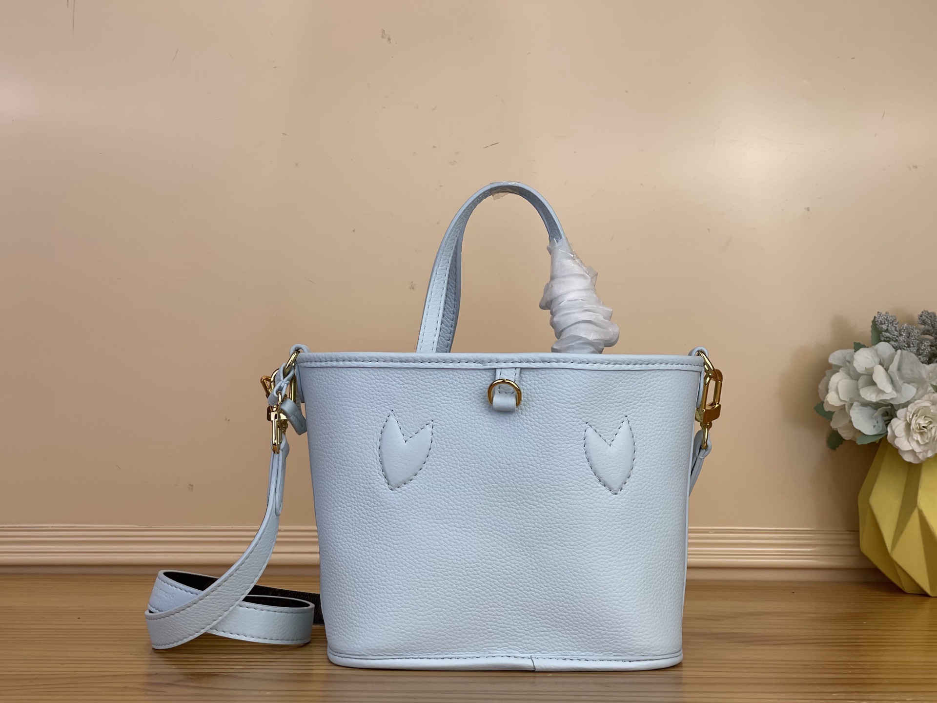 Сумка Louis Vuitton Neverfull с обратной стороны