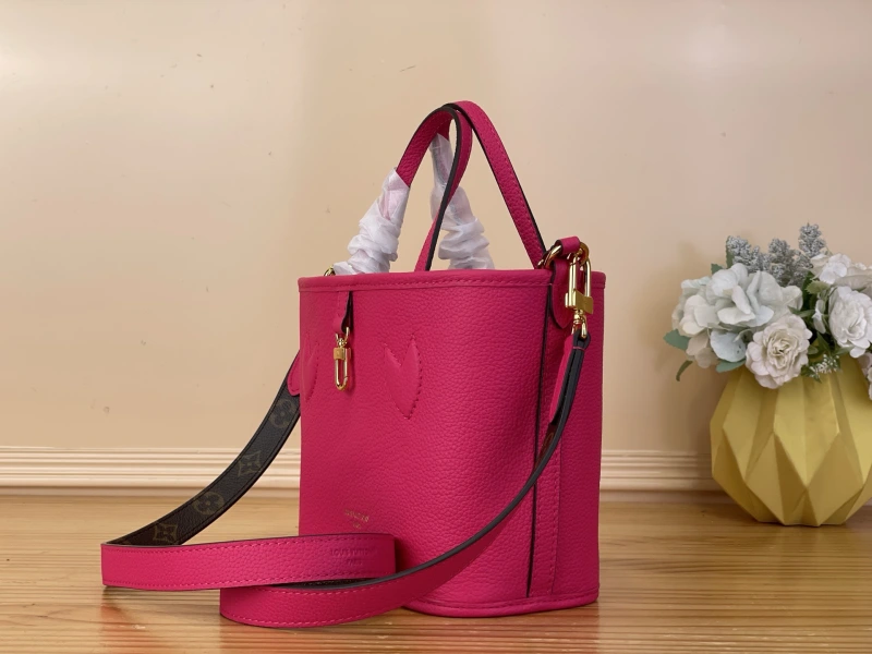 Сумка Louis Vuitton Neverfull Bandoulière Inside Out BB