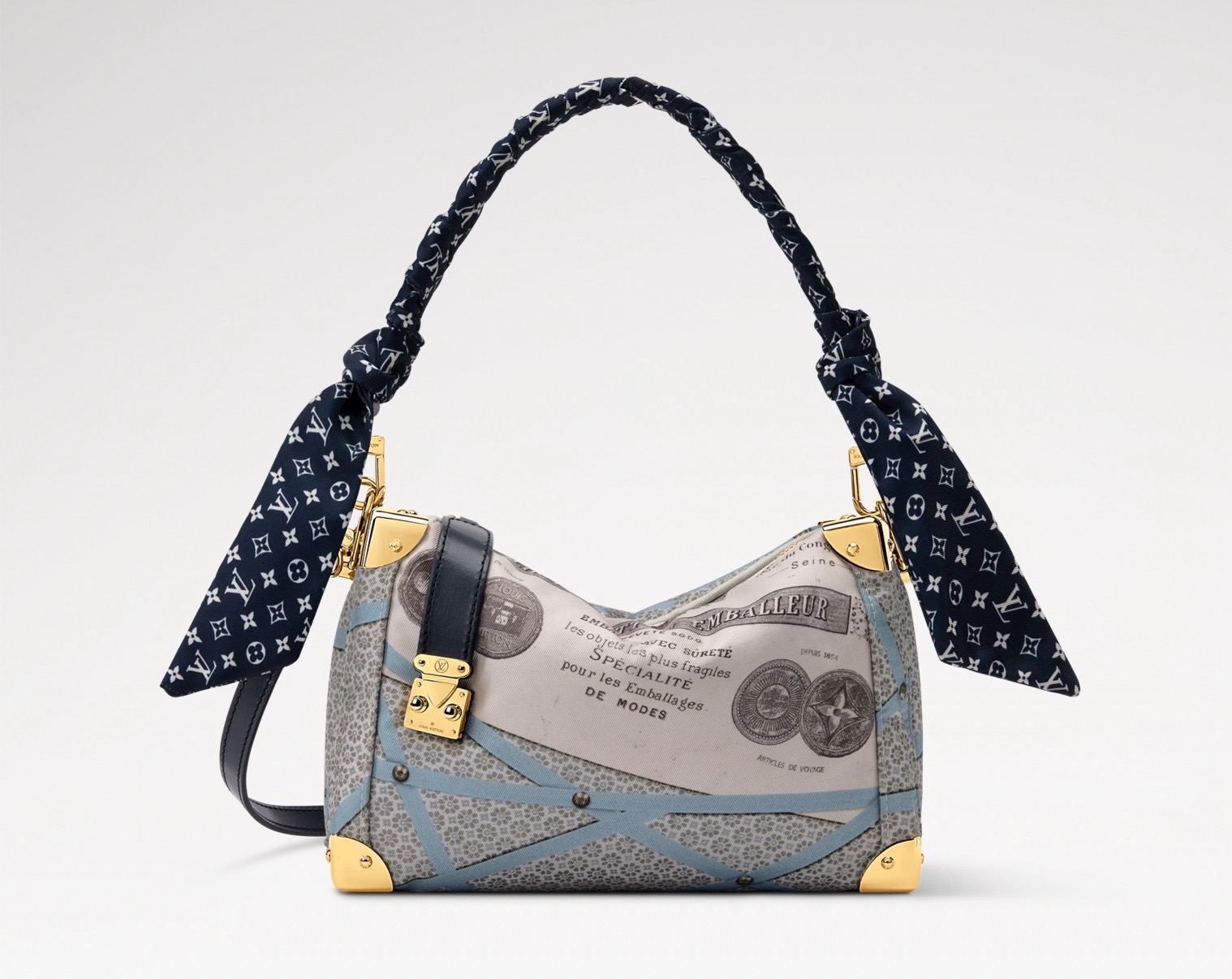 NO:767466,Top original order [SIDE TRUNK medium handbag] m28749 This Side Trunk medium handbag comes from the Inside LV Hr animation series. This time, it uses a variety of contrasting fabrics to focus on the brand's traditional hard box elements, and the handle is embellished with Monogram pattern silk scarf details. The compact structure is equipped with metal corners and S-lock locks to pay tribute to the brand's travel heritage. Dimensions 23.5 x 16 x 8.5 cm 7018085 (length x height x  wide),,louis vuitton19860909顶级原单【SIDE TRUNK 中号手袋】 m28749 本款 Side Trunk 中号手袋出自 Inside LV Hr动画系列,此次以多种撞色织物聚焦品牌传统硬箱元素,再为手柄点缀 Monogram 图案丝巾细节.紧凑构型搭配金属包角和 S-lock 锁扣,致敬品牌旅行传承. 尺寸23.5 x 16 x 8.5 厘米 7018085 (长度 x 高 x 宽),,louis vuitton,Bag