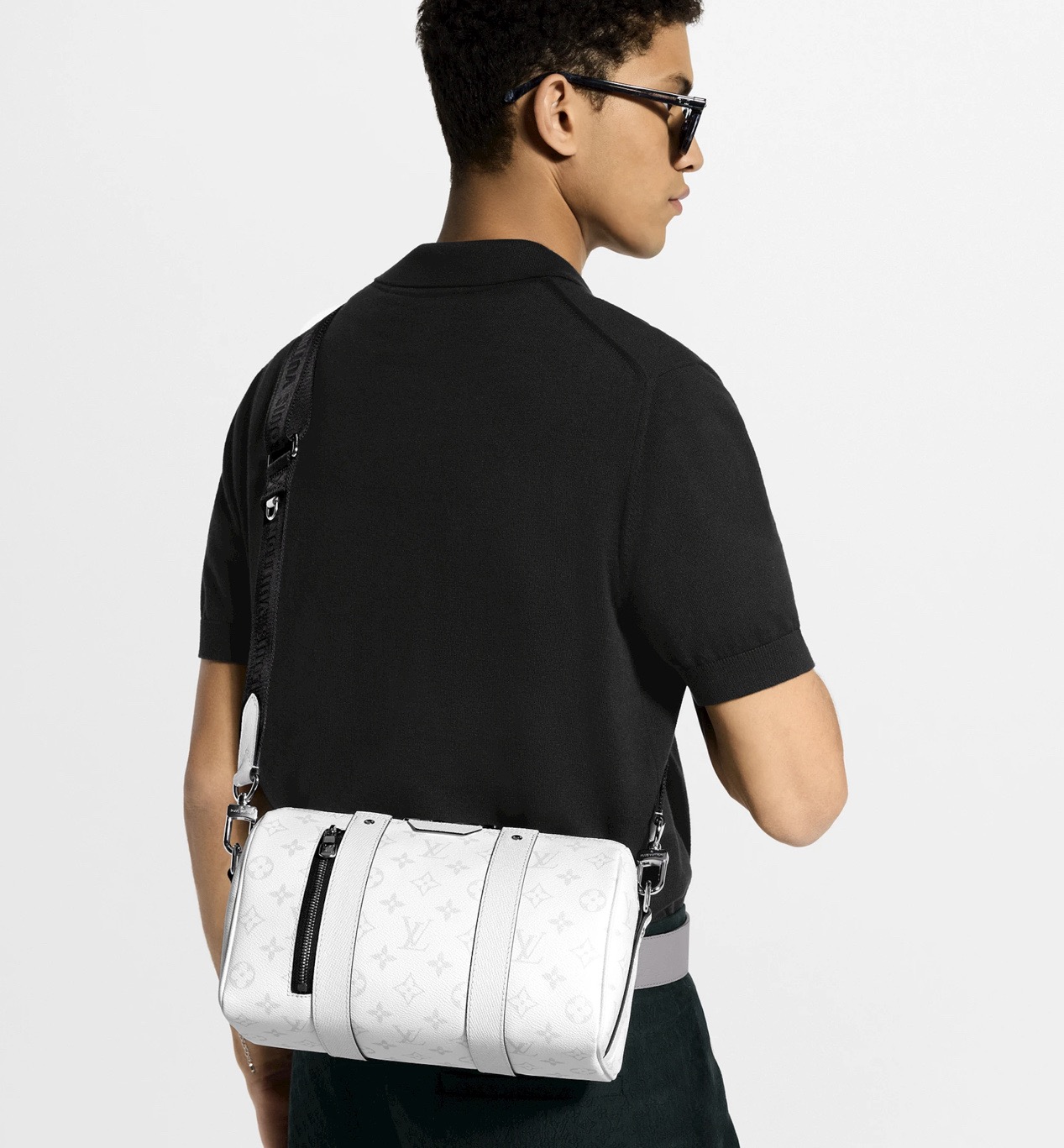 NO:767244,【CITY KEEALL handbag】 m27644 white flower model picture,19860909【CITY KEEALL 手袋】 m27644 白花 模特图,,Bag