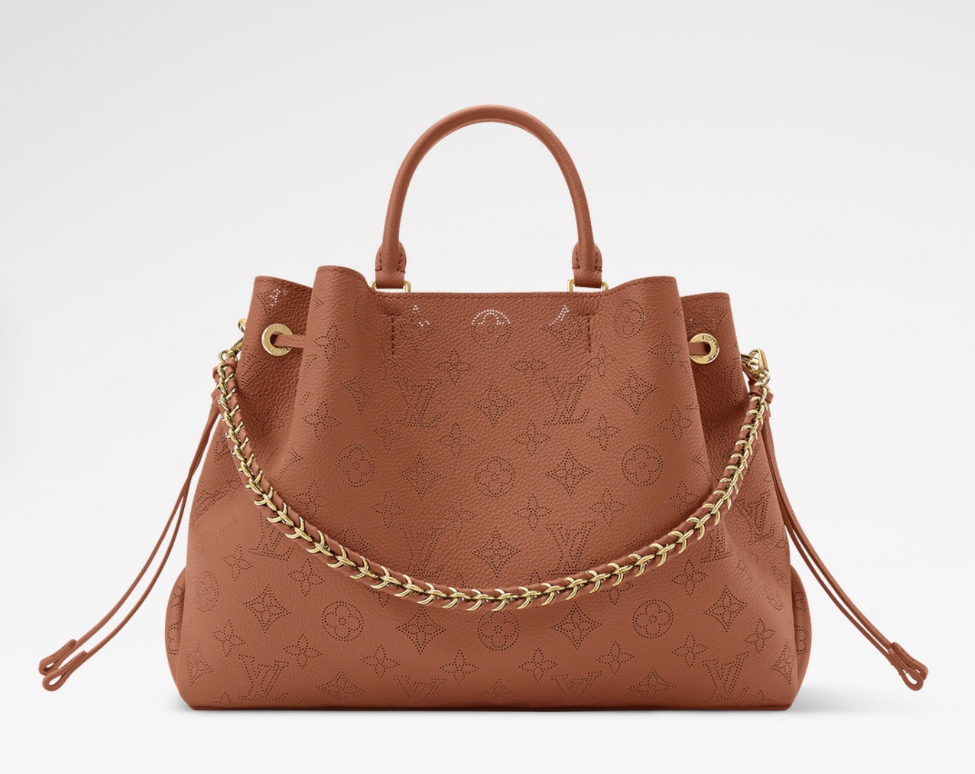 NO:767844,Top original order [BELLA TOTE handbag] m27443 brown/hollow Bella Tote ys handbag is made of soft perforated cow leather, showing gentle pleats and drape effects, embellished with jewelry-like chains. The ample configuration has a neat inner layer to meet daily travel needs and can inject modern charm into casual wear. Dimensions 32 x 23 x 13 cm 9811050110 (length x  height x width),,cowhide19860909顶级原单【BELLA TOTE 手袋】 m27443 棕色/镂空 Bella Tote ys手袋取材柔软镂花穿孔牛皮革,呈现温和褶裥与垂坠效果,点缀宛如珠宝的链条.充裕构型设有齐整内层,满足日常出行所需,可为休闲着装注入摩登韵味. 尺寸32 x 23 x 13 厘米 9811050110 (长度 x 高 x 宽),,cowhide,Bag