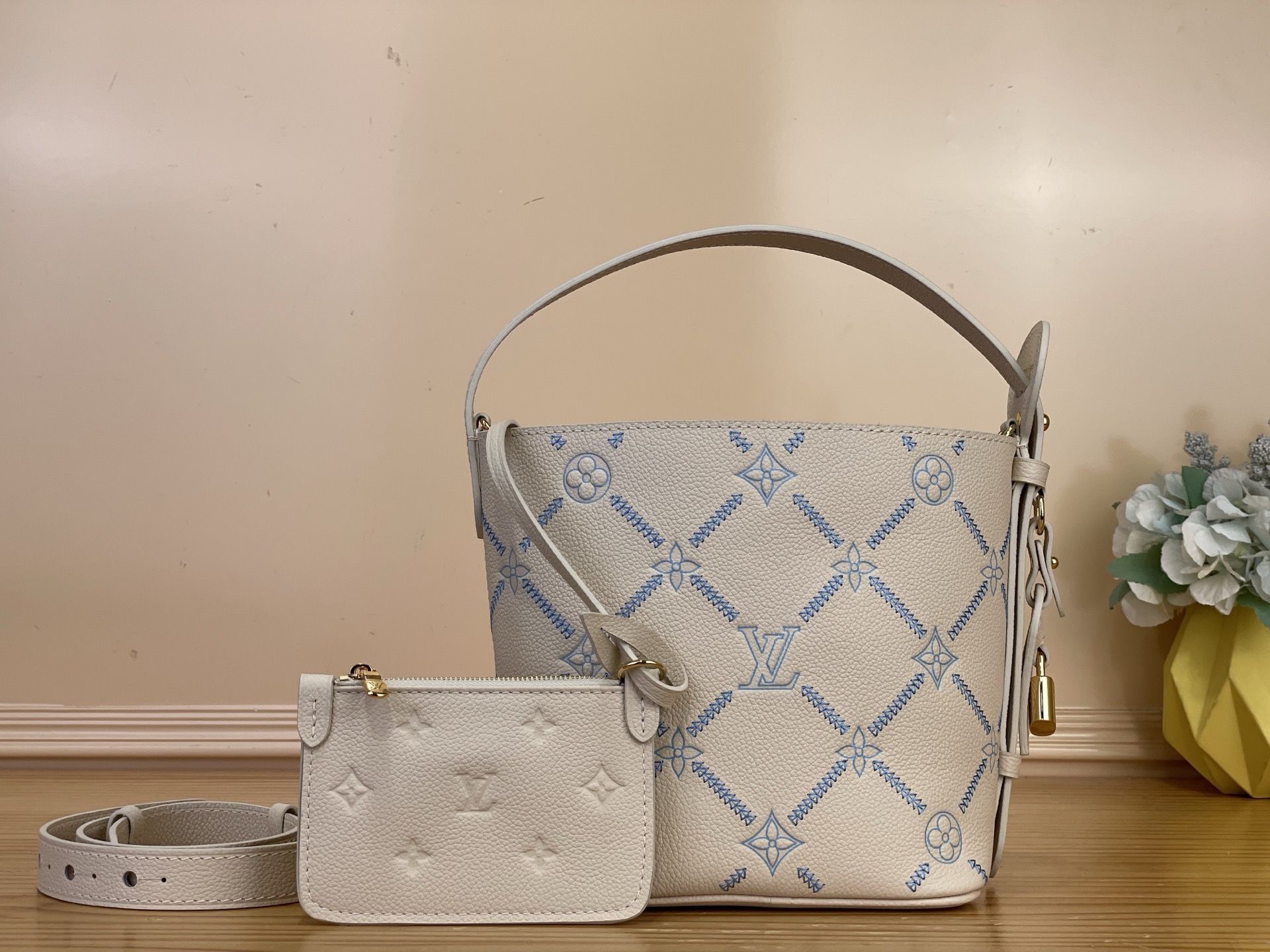 Сумка Louis Vuitton с монограммой
