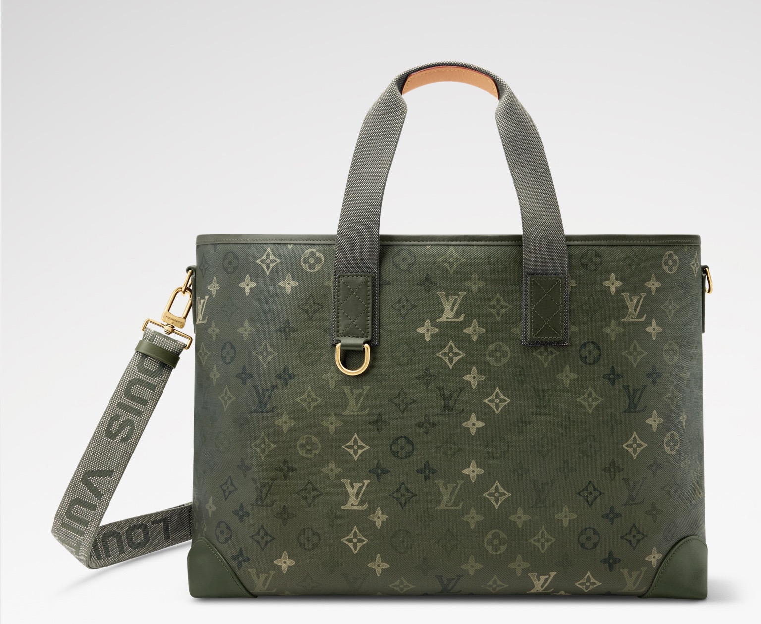 NO:812374,Top original order [UTOWN TOTE handbag] m29269 military green/silk screen Utown Tote handbag redefines functionalist style. Monogram Surlus gx coated canvas is designed to attract the attention of modern people, giving the Monogram pattern a mysterious and alienated camouflage mood, calm and adventurous. The oversized silhouette brings ample capacity, and the top handle and shoulder strap provide multiple carrying methods. Dimensions 55 x 35 x 19 cm  7518085 (length x height x width),19860909顶级原单【UTOWN TOTE 手袋】 m29269 军绿色/丝印 Utown Tote 手袋重新定义功能主义风尚.Monogram Surlus gx涂层帆布旨在吸引摩登人士目光,为 Monogram 图案赋予神秘疏离的迷彩意境,沉稳之中不失冒险气息.超大廓形带来充裕容量,顶部手柄和肩带提供多种背携方式. 尺寸55 x 35 x 19 厘米 7518085 (长度 x 高 x 宽),,Bag
