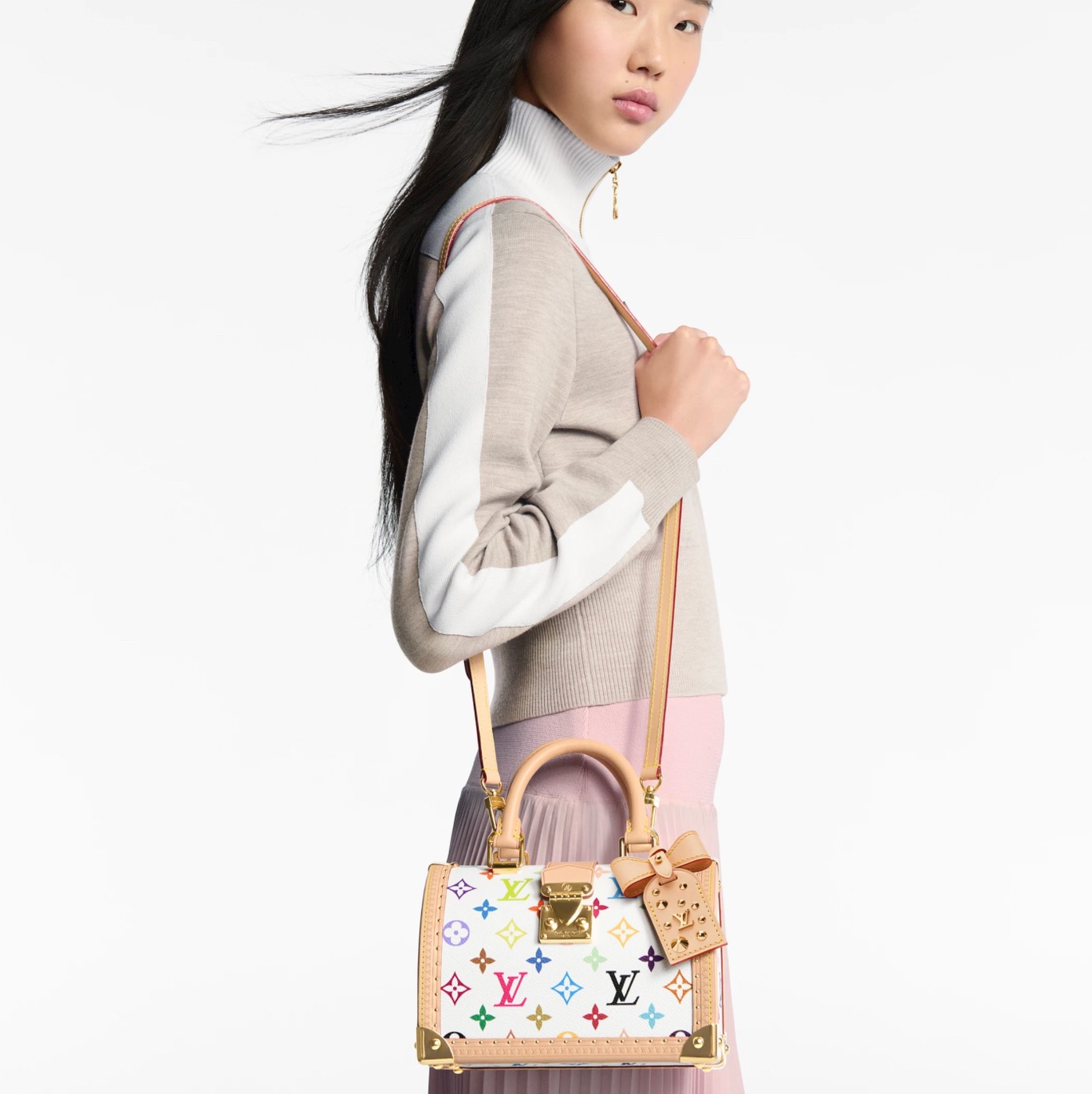 NO:812393,[LV x TM SEEDY TRUNK 20 handbag] m27833 rivet/white color (Takashi Murakami) model picture,,louis vuitton19860909【LV x TM SEEDY TRUNK 20 手袋】 m27833 铆钉/白彩（村上隆） 模特图,,louis vuitton,Bag