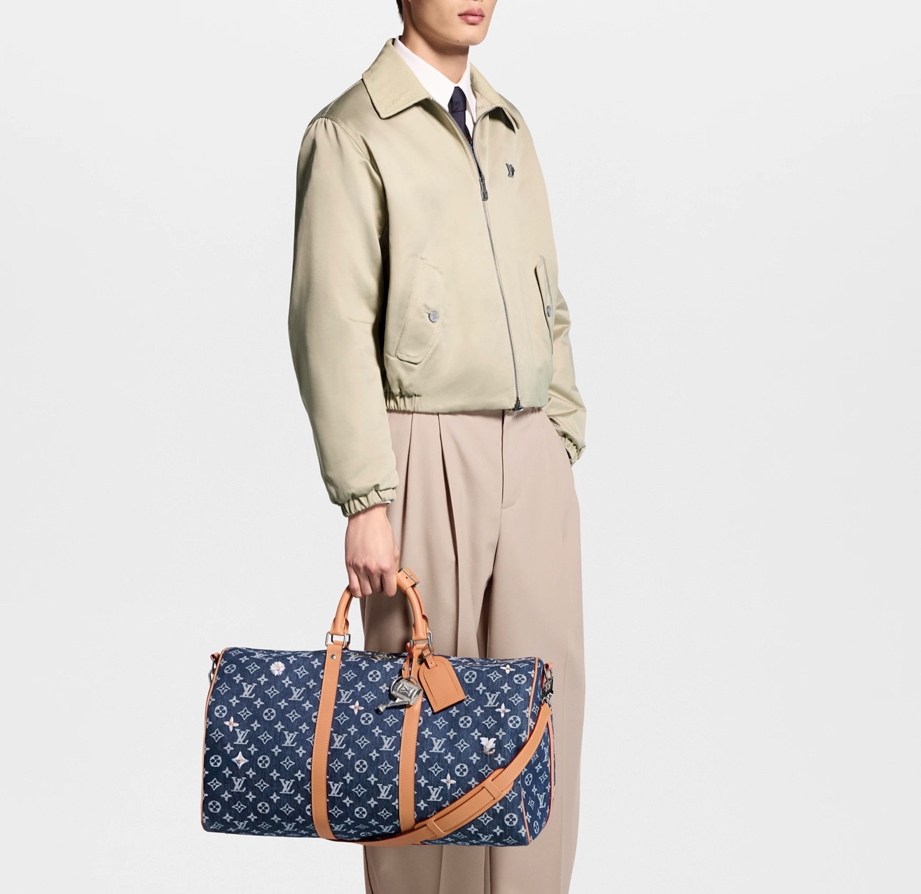 NO:812482,【KEEALL BANDOULIRE 50 travel bag】 m27781 blue/denim (flower) model picture,19860909【KEEALL BANDOULIRE 50 旅行袋】 m27781 蓝色/牛仔（花卉） 模特图,,Bag