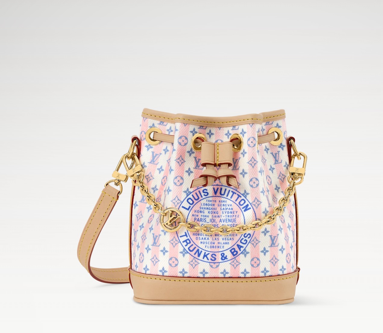 NO:812550,The top original item [Nano Noé bucket bag] M29029 pink striped/cotton (summer 2026) is made of LV Stam canvas, with the LV Stam xh logo to pay tribute to the brand's exquisite craftsmanship and box-making heritage. It is equipped with a detachable leather shoulder strap and metal chain for easy shoulder carrying. There is plenty of space suitable for storing travel and makeup needs.  This collection of masterpieces comes with exclusive packaging, imbued with the charming style of the Côte d'Azur. It comes with limited charms and the brand's iconic beach hut handbag, allowing you to enjoy the leisurely fun of midsummer - limited edition, subject to availability. Size 13 x 16 x 10 cm 4815055,, louis vuitton19860909顶级原单【Nano Noé 水桶手袋】M29029 粉色条纹/棉布（2026 夏天） 取材 LV Stam 帆布,以 LV Stam xh标识致敬品牌精湛工艺与制箱传承,搭配可拆卸皮革肩带和金属链条,方便肩背.充裕空间适宜收纳出行和化妆所需. 本系列臻作搭配专属包装,浸染蔚蓝海岸的迷人风情,随附限定挂饰与品牌标志性海滩小屋手袋,尽揽盛夏悠然意趣——限量呈献,售完即止. 尺寸 13 x 16 x 10厘米 4815055,,louis vuitton,Bag