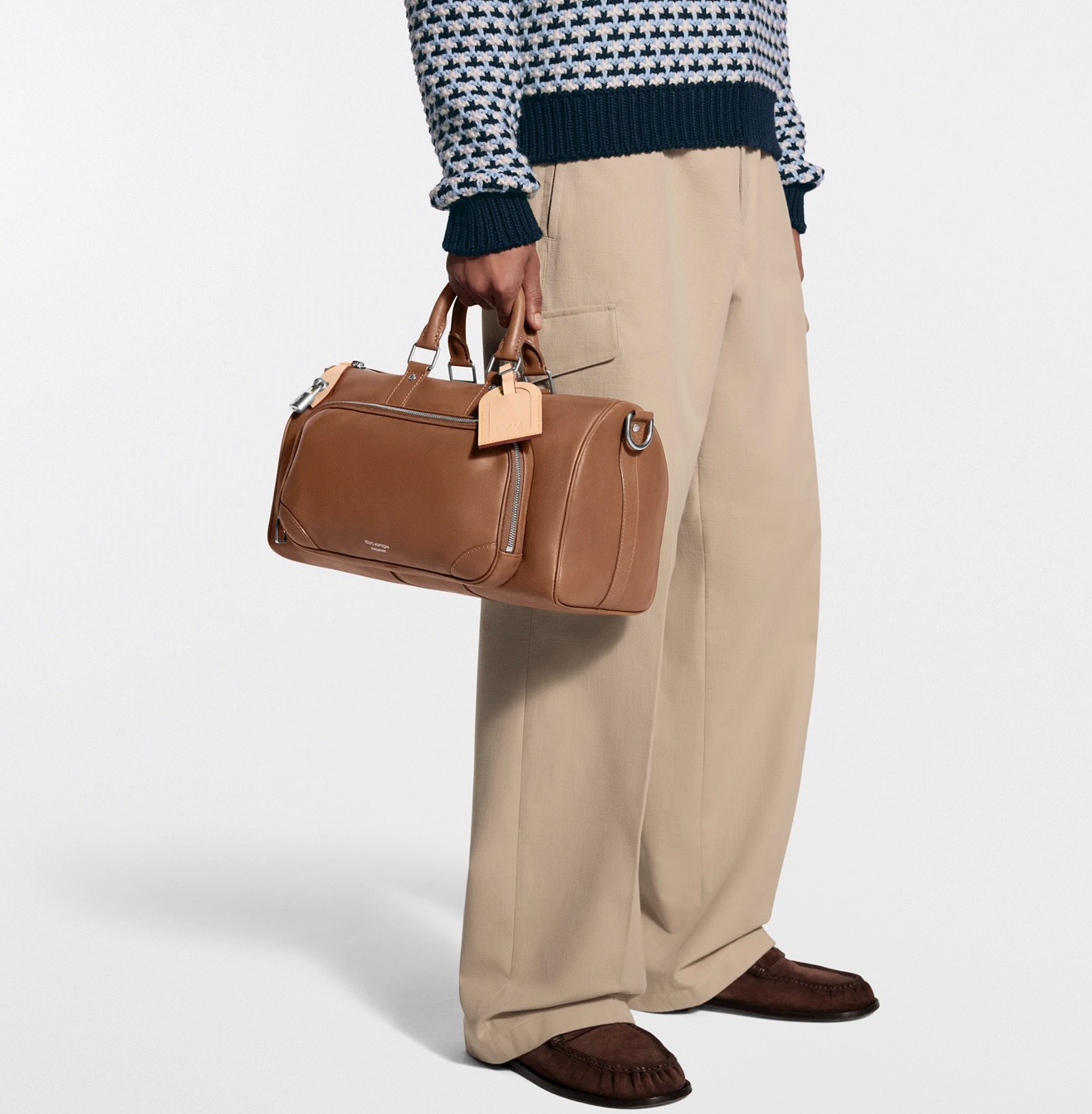 NO:851636,【KEEALL CARGO BANDOULIRE 35 handbag】 m28100 brown/full leather model picture,19860909【KEEALL CARGO BANDOULIRE 35 手袋】 m28100 棕色/全皮 模特图,,Bag