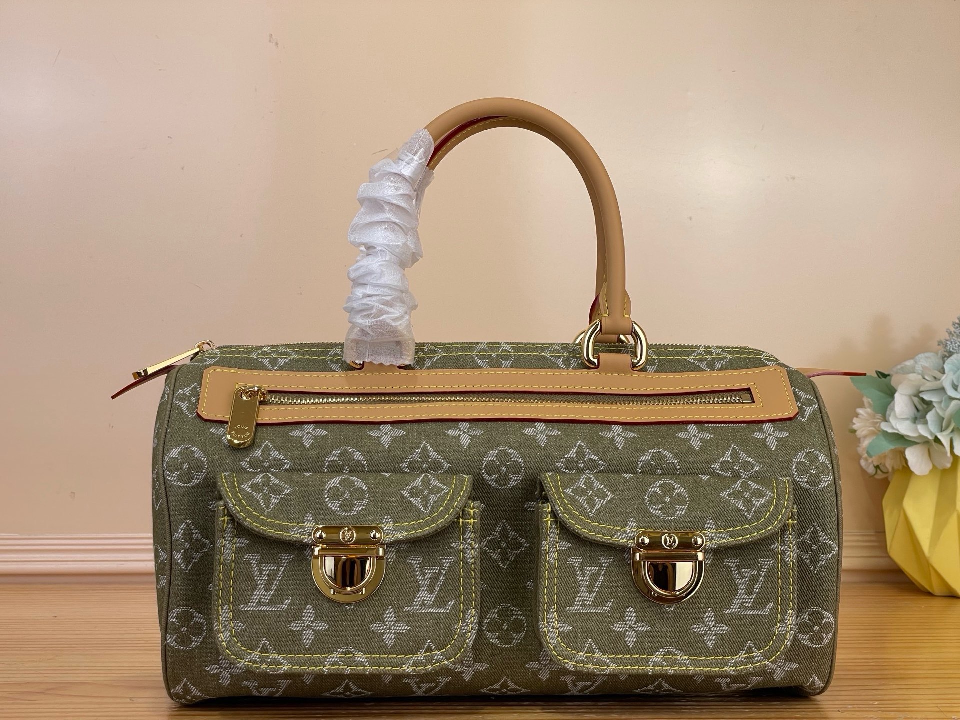 NO:879625,Top original order [Vintage denim bag] M95019 blue/denim m95214 rose red m95215 green second-hand out-of-print denim cross-body handbag, cc summer essential item denim elements are timeless, and no matter how you match it, it is super classy and invincible!  Close your eyes and enter. Size 30x17x15cm. 5516065,19860909顶级原单【Vintage牛仔垮包】 M95019 蓝色/牛仔 m95214 玫红色 m95215 绿色 中古绝版牛仔斜挎手提包,cc夏日必备单品牛仔元素可是永不过时的哦,而且无论怎么搭配都超有范,无敌洋气！闭眼入 尺寸30x17x15cm. 5516065,,Bag