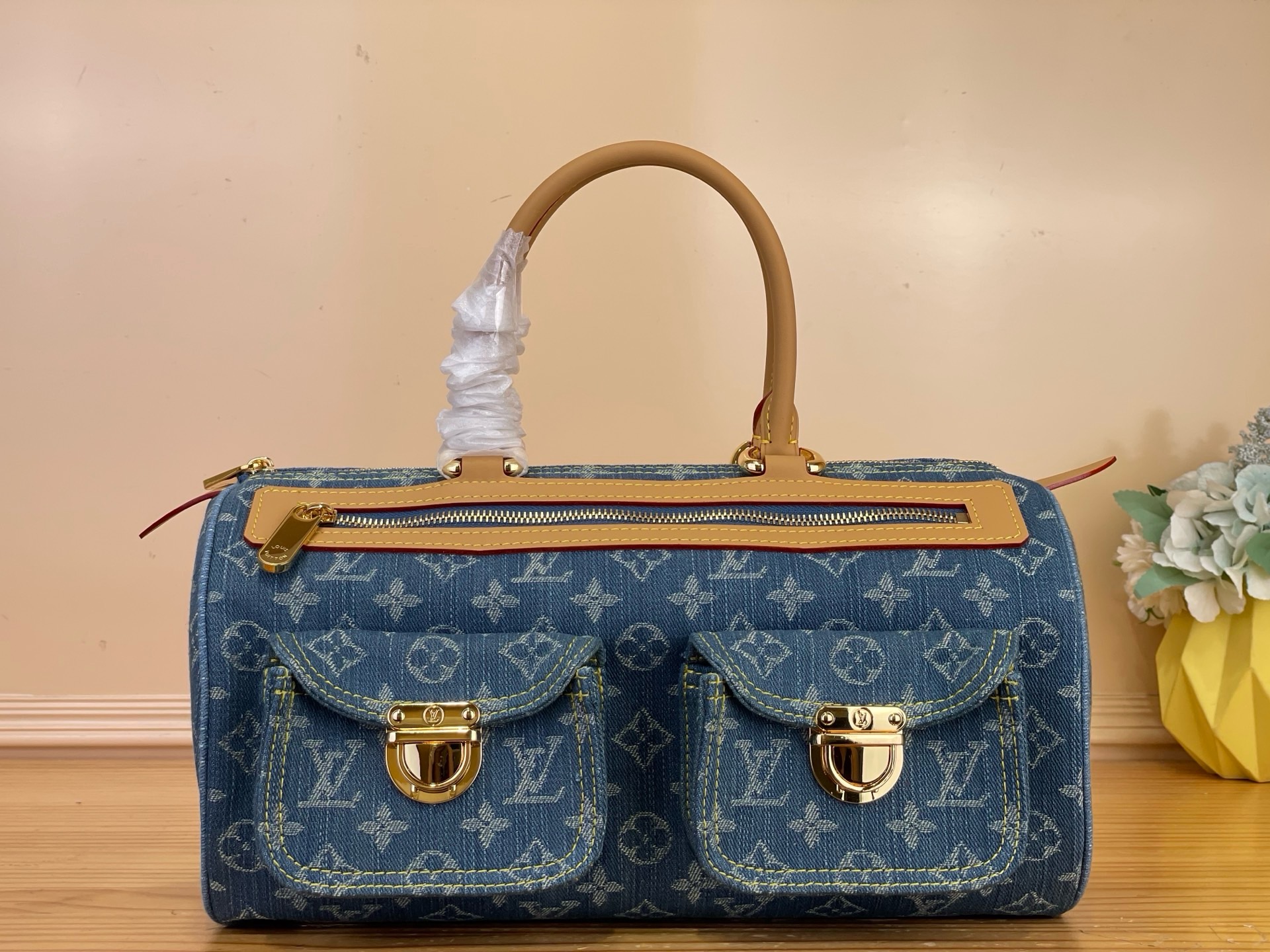 NO:879633,Top original order [Vintage denim bag] M95019 blue/denim m95214 rose red m95215 green second-hand out-of-print denim cross-body handbag, cc summer essential item denim elements are timeless, and no matter how you match it, it is super classy and invincible!  Close your eyes and enter. Size 30x17x15cm. 5516065,19860909顶级原单【Vintage牛仔垮包】 M95019 蓝色/牛仔 m95214 玫红色 m95215 绿色 中古绝版牛仔斜挎手提包,cc夏日必备单品牛仔元素可是永不过时的哦,而且无论怎么搭配都超有范,无敌洋气！闭眼入 尺寸30x17x15cm. 5516065,,Bag