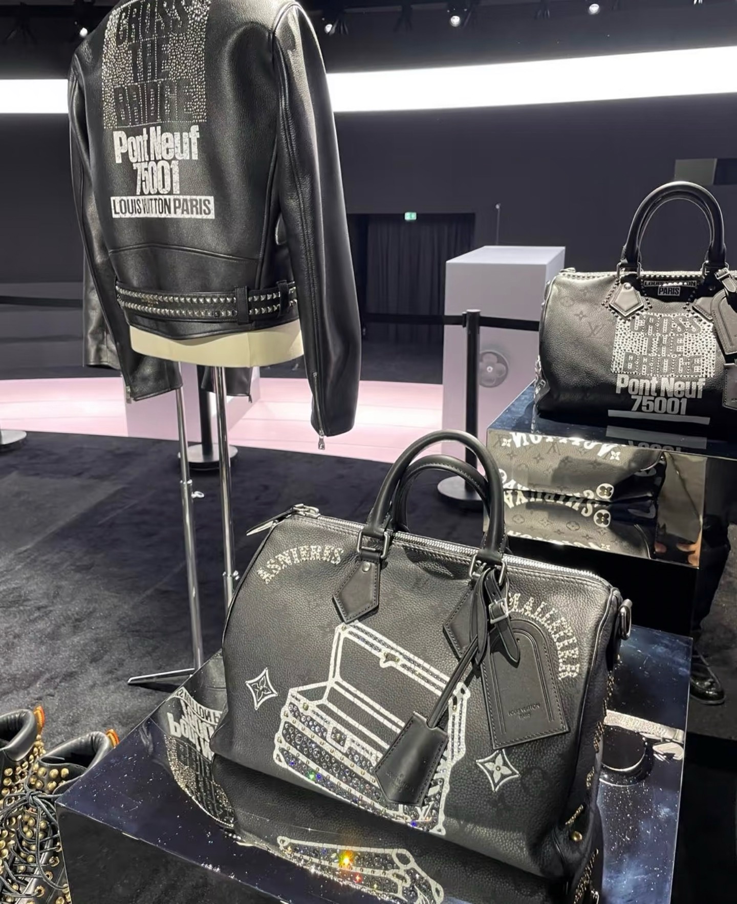 NO:879768,[Seedy 9 Bandoulière 30 handbag] 9-30 M26178 black/red,19860909【Seedy 9 Bandoulière 30 手袋】9-30 M26178 黑色/红色,,Bag