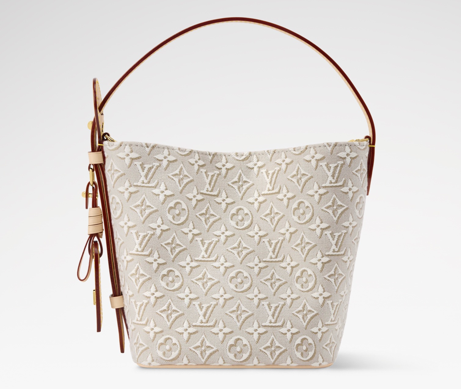 NO:879817,Top original order [ALL IN BB handbag] M2A377 white/jacquard All In BB handbag displays classic colors, paying tribute to the wood used in Louis Vuitton's traditional hard cases. The jacquard canvas presents a delicate texture like embroidery, and the Monogram Emblème gx logo expresses the brand's charm. The cowhide leather trim completes the whole, the decorative address plate and Yingze padlock highlight the exquisite details, and the cotton lining is embellished with the LV label. Size 16 x 18  x 12 cm 5516065 (length x height x width),,louis vuitton,louis vuitton,cowhide19860909顶级原单【ALL IN BB 手袋】M2A377 白色/提花 All In BB 手袋焕现经典色彩,致意路易威登传统硬箱所用木材.提花帆布呈现刺绣般细腻质感,Monogram Emblème gx标识道出品牌韵致.牛皮革饰边完善整体,装饰性地址牌与莹泽挂锁点亮考究细节,棉质内衬点缀 LV 标签. 尺寸16 x 18 x 12 厘米 5516065 (长度 x 高 x 宽),,louis vuitton,louis vuitton,cowhide,Bag