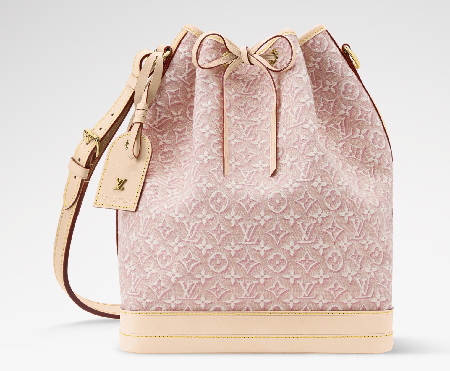 NO:894456,The top original order [NO handbag] M28714 pink/jacquard Noé handbag is a new interpretation of the Monogram Emblème hr version. The jacquard fabric is inspired by Louis Vuitton's 1896 classic canvas, and the embroidery texture expresses the sophisticated style. The chic color recalls the hard box ribbon elements of Louis Vuitton's archives, and the metal parts highlight the neat style. The contrasting leather trim is rich in layers, and the detachable shoulder strap and address plate show the ingenious details.  Dimensions 27.5 x 36 x 20 cm.6817075 (length x height x width),,louis vuitton19860909顶级原单【NO 手袋】M28714 粉色/提花 Noé 手袋焕新演绎 Monogram Emblème hr版本,提花织物灵感源自路易威登 1896 年经典帆布,借刺绣质感道出考究格调.别致色调回溯路易威登典藏硬箱丝带元素,金属件点亮利落风尚.撞色皮革饰边丰富层次,可拆卸肩带与地址牌道出细节巧思. 尺寸27.5 x 36 x 20 厘米.6817075 (长度 x 高 x 宽),,louis vuitton,Bag