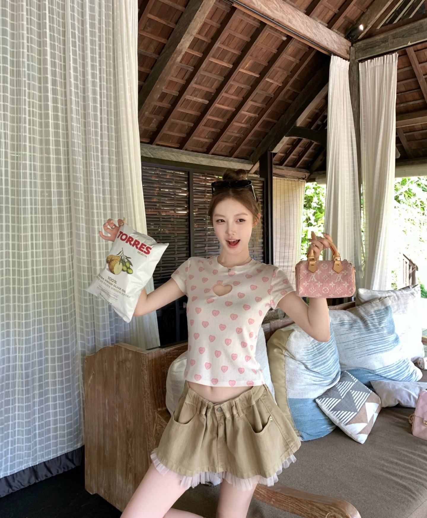 NO:919575,【SEEDY NANO handbag】M81213 pink (denim) model picture,19860909【SEEDY NANO 手袋】M81213 粉色（牛仔）模特图,,Bag