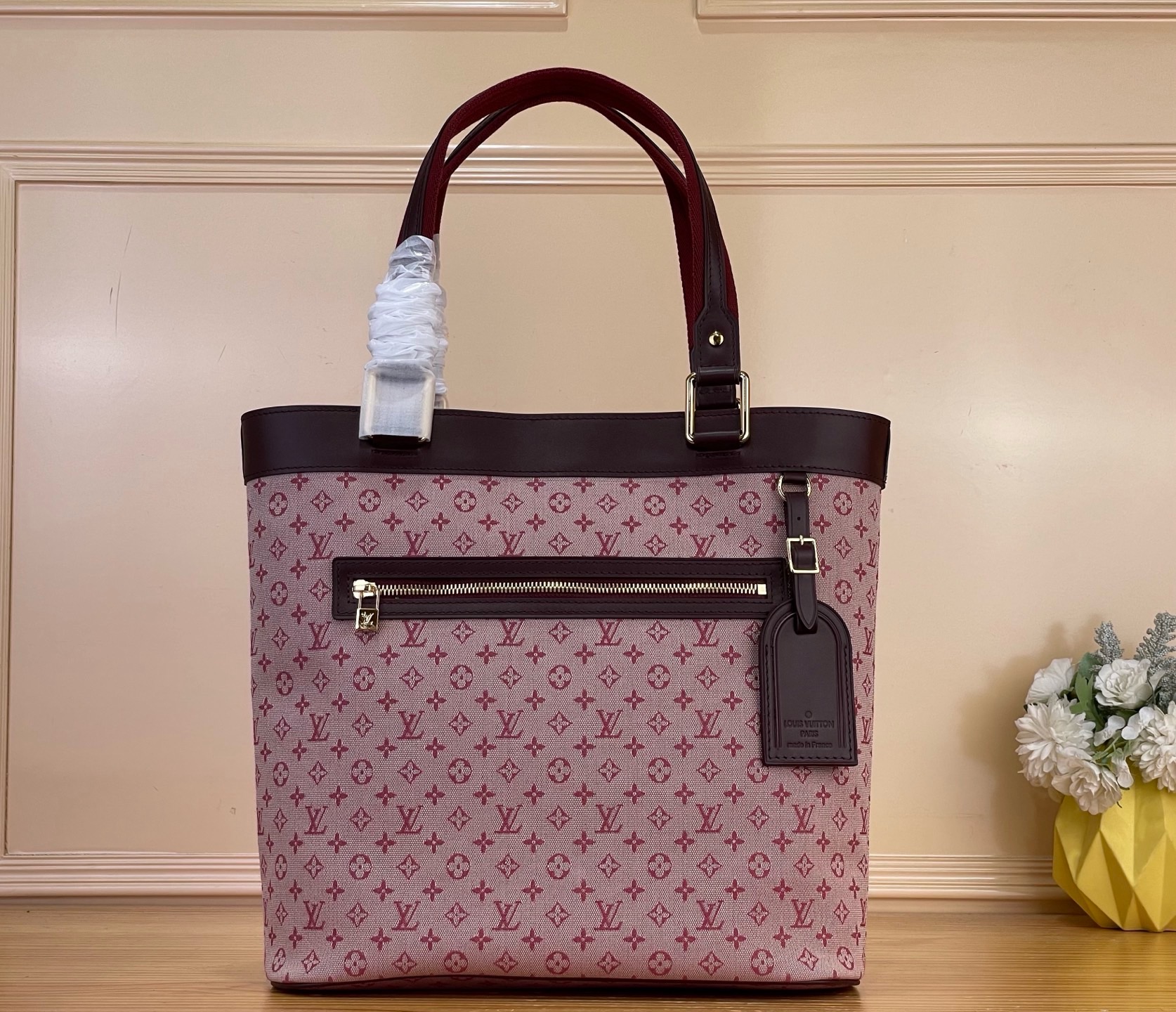 NO:919628,Top original order [Lucille large handbag] M92609 M92679 M92681 M92683 M92677 Green/green lining Denim denim open smile tote bag Second-hand bag (collection style) Vintage Lv cc handbag Denim denim with cowhide trim Vivian shopping bagoo[Handshake][Handshake] Simple and stylish vegetable basket bag shape will never go out of style Open large opening and closing design  There are large close-fitting compartments and zippered pouches to store items in categories. Very practical. Size 30 × 29 × 9 cm 5816065,,louis vuitton,totes,cowhide19860909顶级原单【Lucille 大号手提袋】 M92609 M92679 M92681 M92683 M92677 绿色/绿内里 丹宁牛仔开口笑托特包中古包（典藏款）Vintage Lv cc手袋 丹宁牛仔搭配牛皮饰边 薇薇安购物袋oo[握手][握手]简约时尚的菜篮子包形永不过时 敞口大开合设计 内有贴身大隔层和拉链小袋可分类收藏物品 实用性超赞 尺寸30 × 29 × 9 cm 5816065,,louis vuitton,totes,cowhide,Bag
