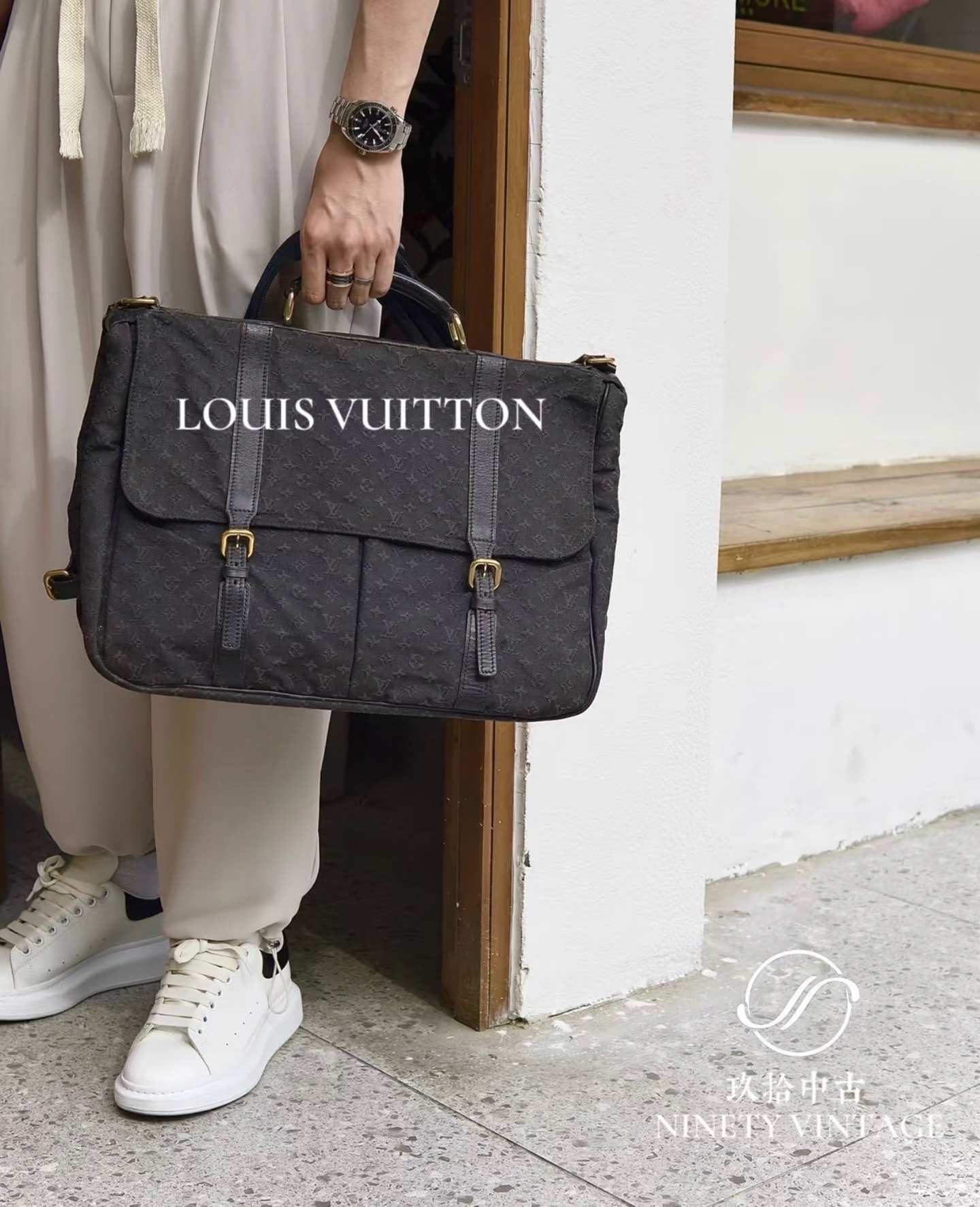 NO:919652,[SAUMUR Gemini large handbag] M42352 blue M42351 green M42350 blue and white official website picture,19860909【SAUMUR 双子星大号手袋】M42352 蓝色 M42351 绿色 M42350 蓝白色 官网图,,Bag