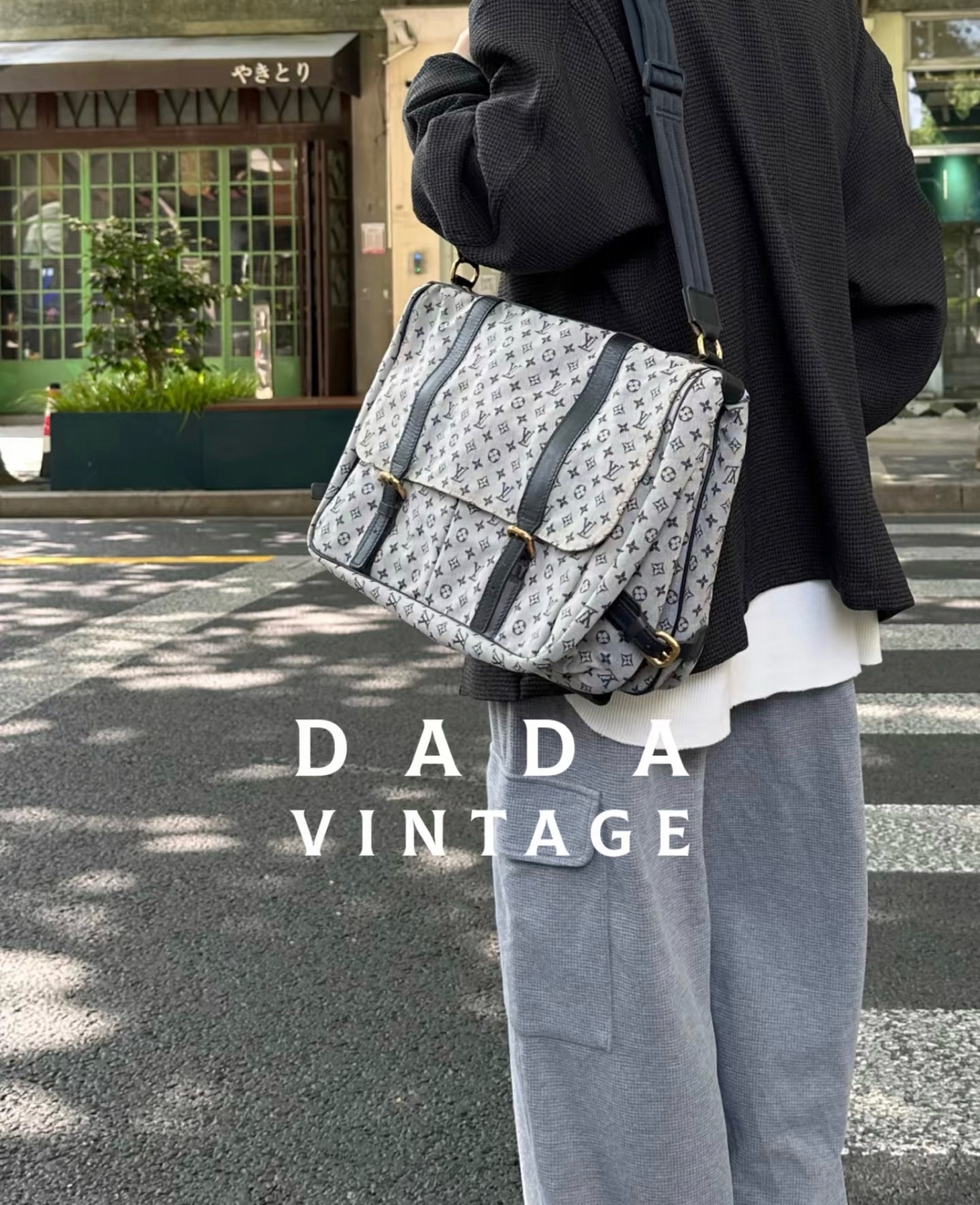 NO:919661,[SAUMUR Gemini large handbag] M42352 blue M42351 green M42350 blue and white,19860909【SAUMUR 双子星大号手袋】M42352 蓝色 M42351 绿色 M42350 蓝白色,,Bag