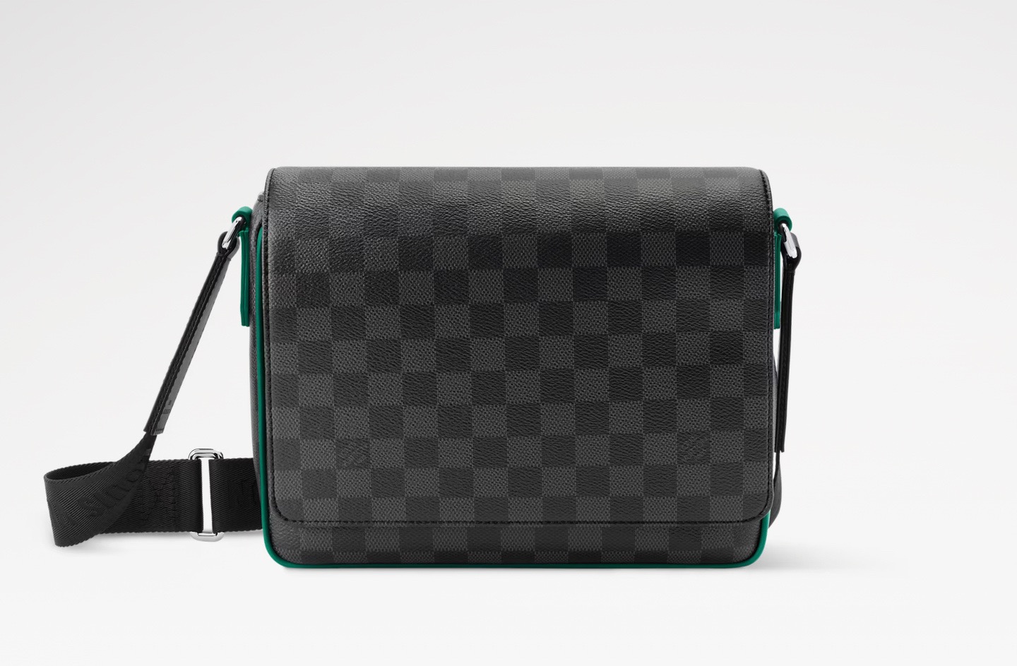 NO:919640,Top Original [District Small Messenger Bag] N40842 Black Check/Green The District Messenger is a compact messenger-style bag made from Damier hr graphite-coated canvas with vibrant green leather accents that breathe life into its monochrome palette. It has a zippered back pocket and an adjustable strap that can be worn comfortably on the shoulder or cross-body, making it a versatile option for everyday use. Dimensions 26 x 20 x 7 cm  4716065,19860909顶级原单【District 小号邮差包】N40842 黑格/绿色 District Messenger是一款紧凑的信使风格包,由Damier hr石墨涂层帆布制成,带有鲜艳的绿色皮革点缀,为其单色调色板注入了活力.它有一个拉链后袋和一个可调节的带子,可以舒适地肩背或斜挎,使其成为日常使用的多功能选择. 尺寸26 x 20 x 7 厘米 4716065,,Bag