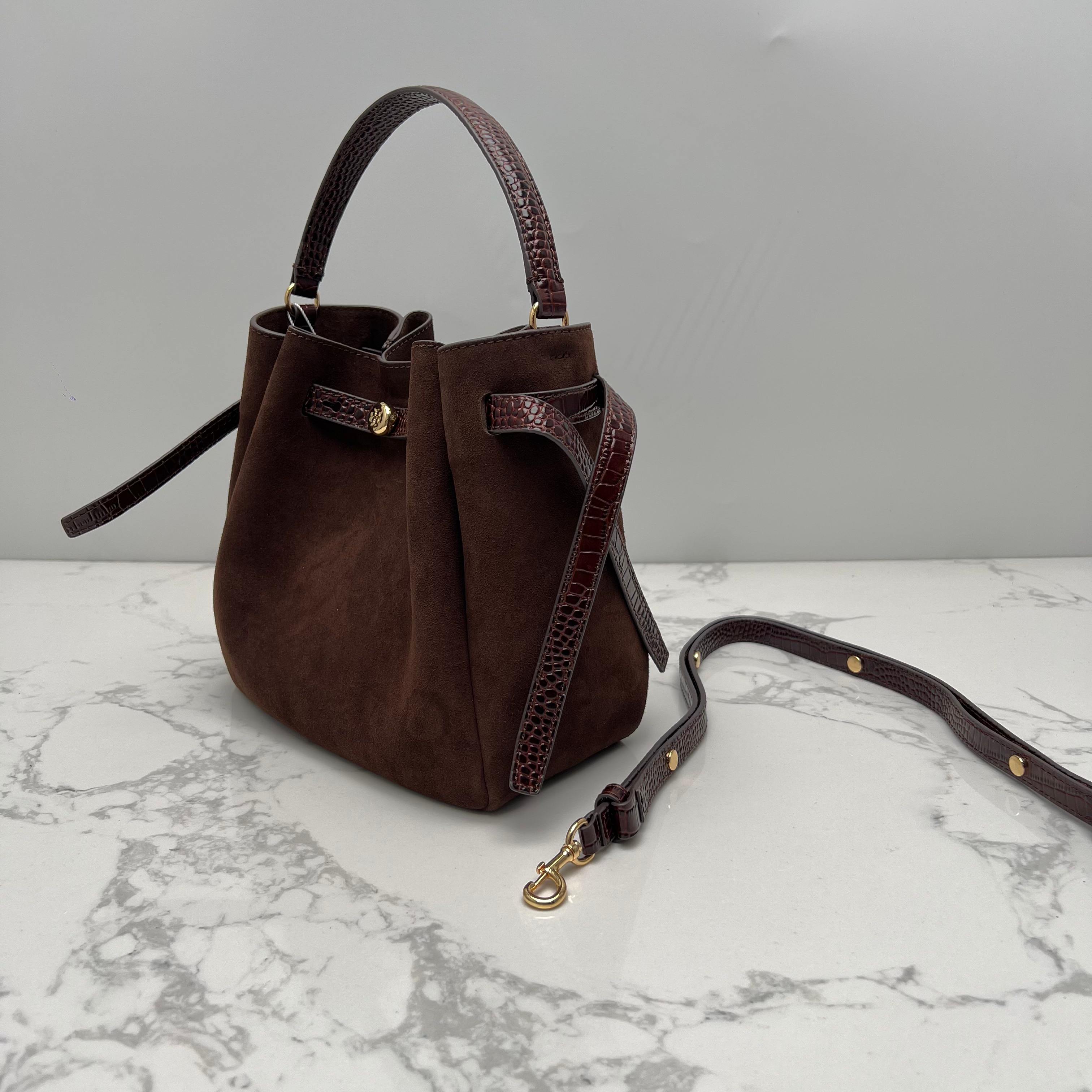 Tory Burch ～169275# ROMY手提斜挎水桶包 采用细腻厚实的头层牛皮材质 具有柔和收腰的轮廓