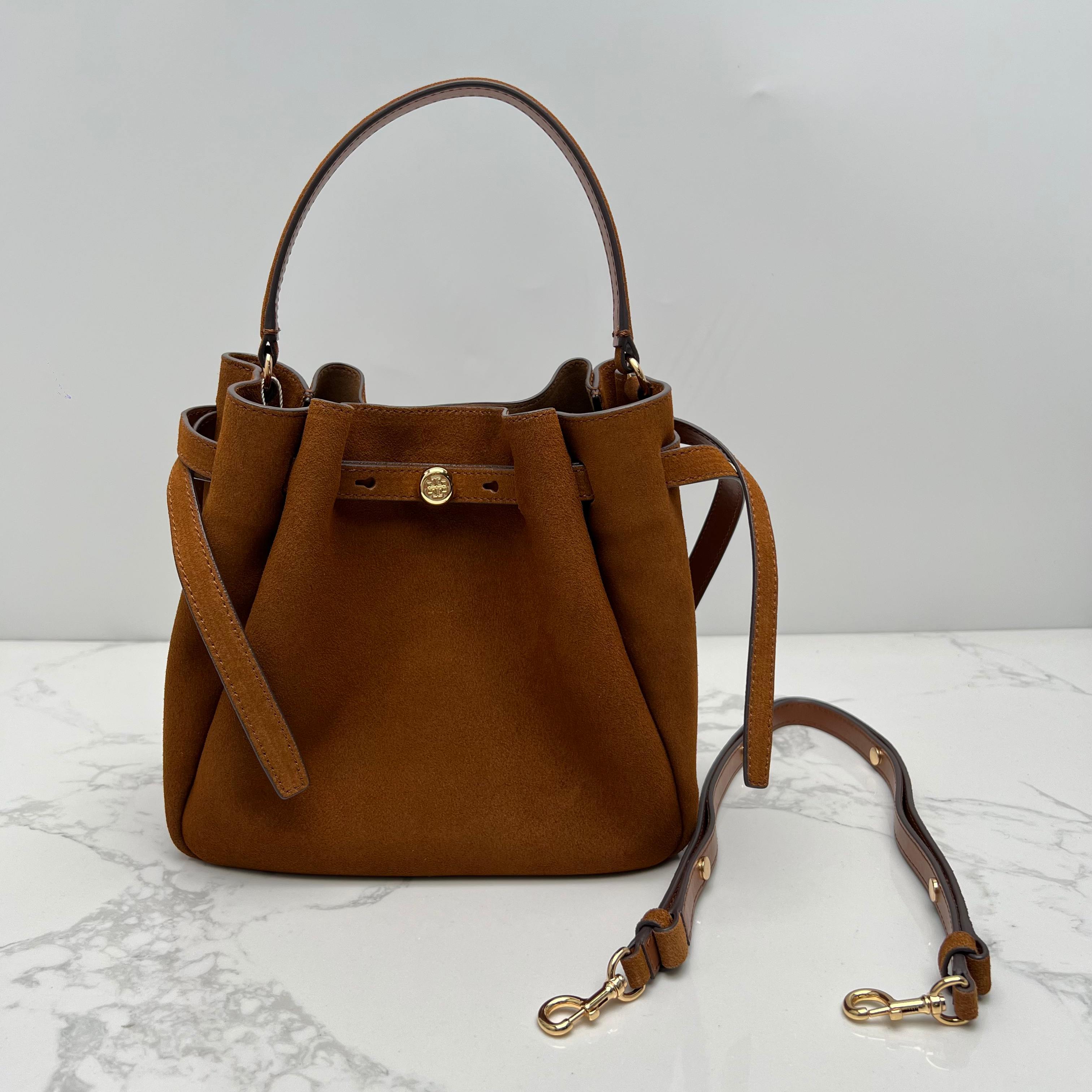 Tory Burch ～169275# ROMY手提斜挎水桶包 采用细腻厚实的头层牛皮材质 具有柔和收腰的轮廓