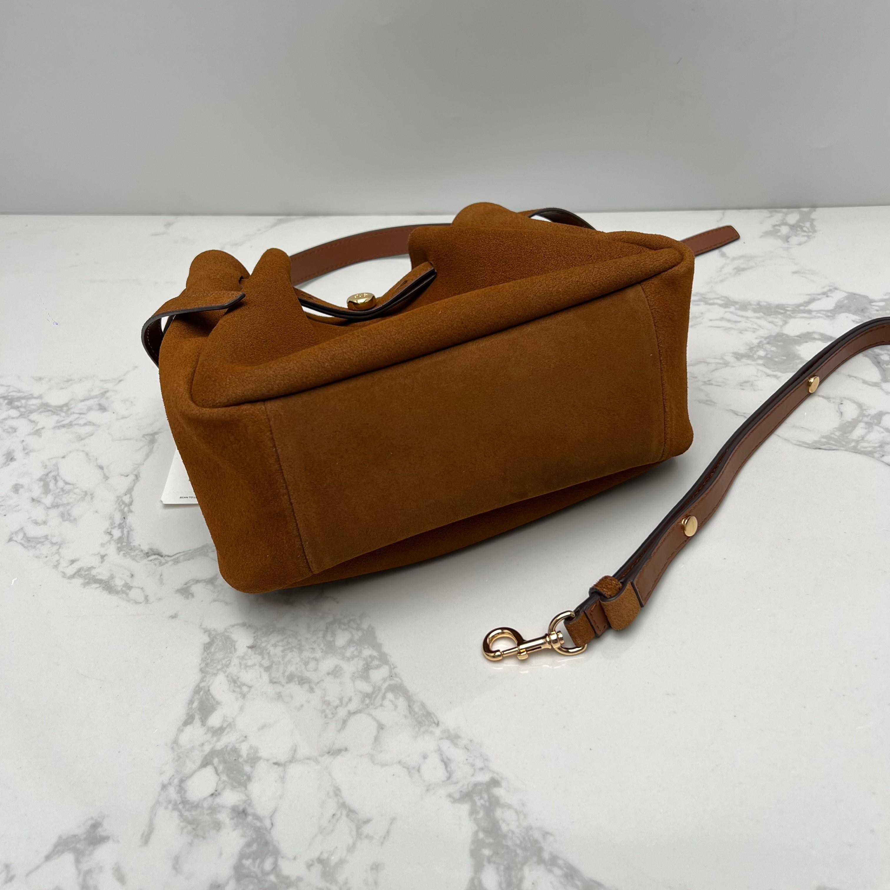Tory Burch ～169275# ROMY手提斜挎水桶包 采用细腻厚实的头层牛皮材质 具有柔和收腰的轮廓