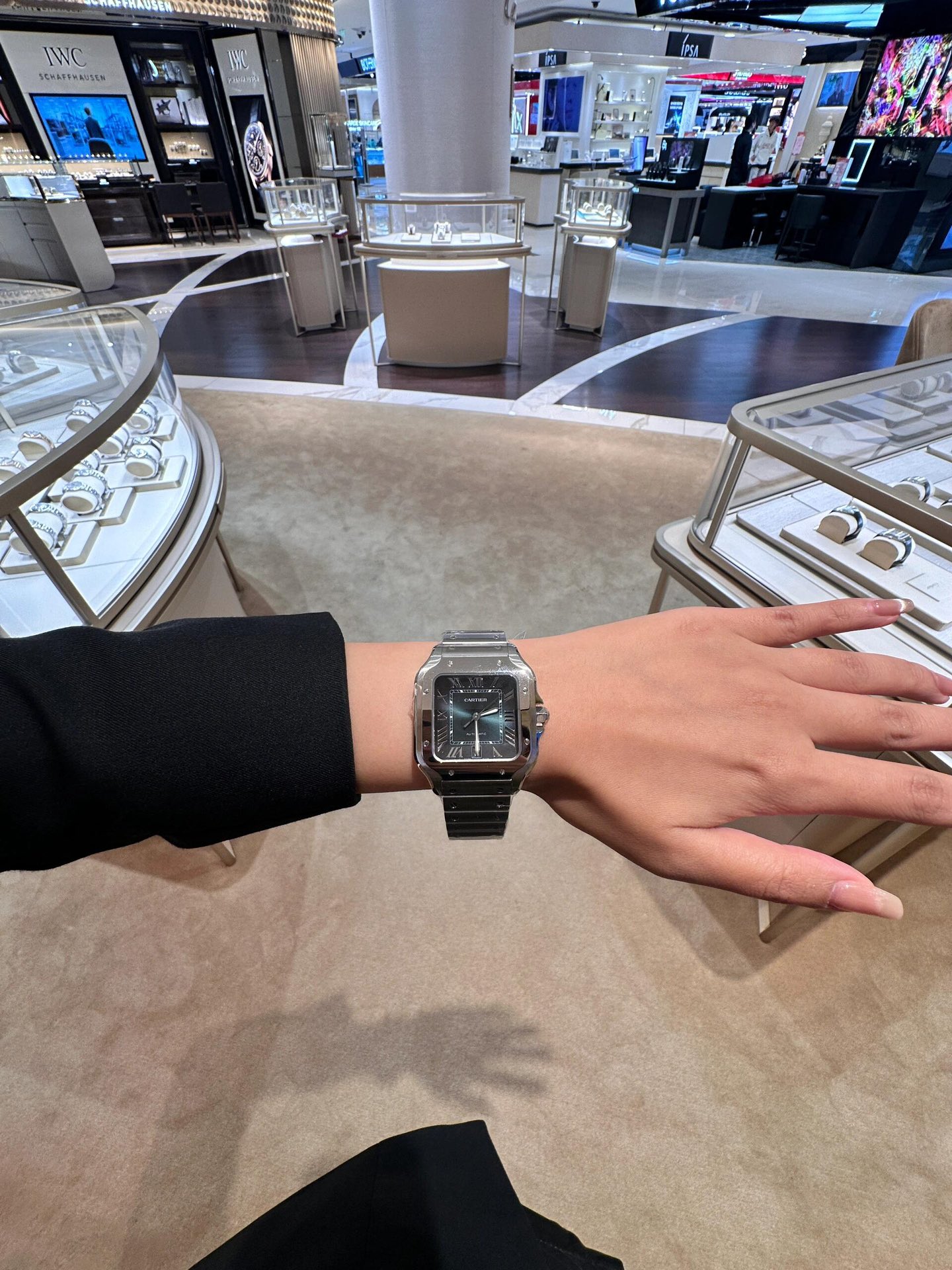 NO:157199,Bv Sandus series WSSA0061 (medium size) Original custom 1847 MC movement automatic mechanical movement # adopts a stainless steel case, gradient smoky green dial, Swiss sword-shaped hands, especially perfect, with bright needle shaft!  The needle shaft also meets the requirements of Swiss craftsmanship. The printing is particularly clear, the engraving is perfect, the scratch-proof and fingerprint-proof blue crystal glass is waterproof for daily life. The heptagonal crown is particularly finely grinded ~ inlaid with a multi-section spinel!  Steel strap-folding buckle, replaceable, equipped with the 