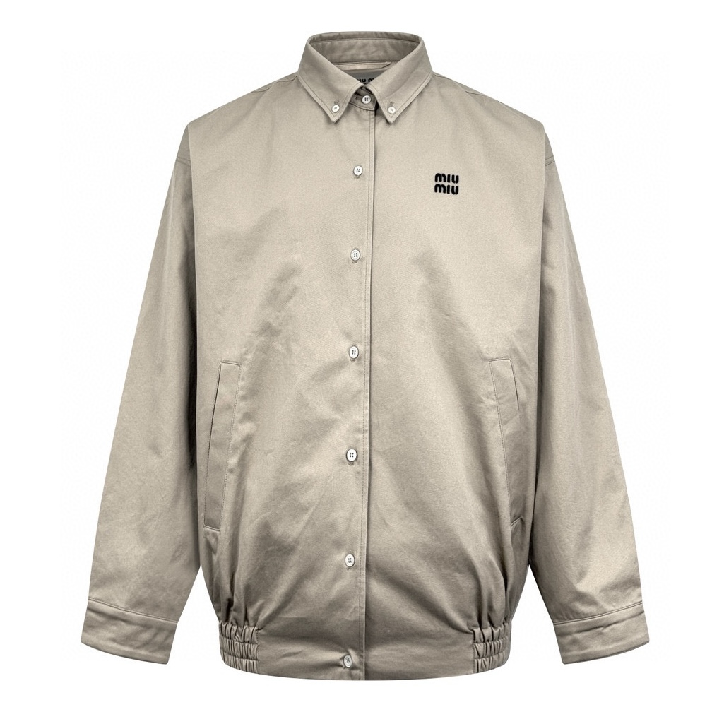 【Suministro exclusivo】 MiuMiu Chaqueta con botones y logotipo bordado Original comprada por 20,300 para desarrollo, la …
