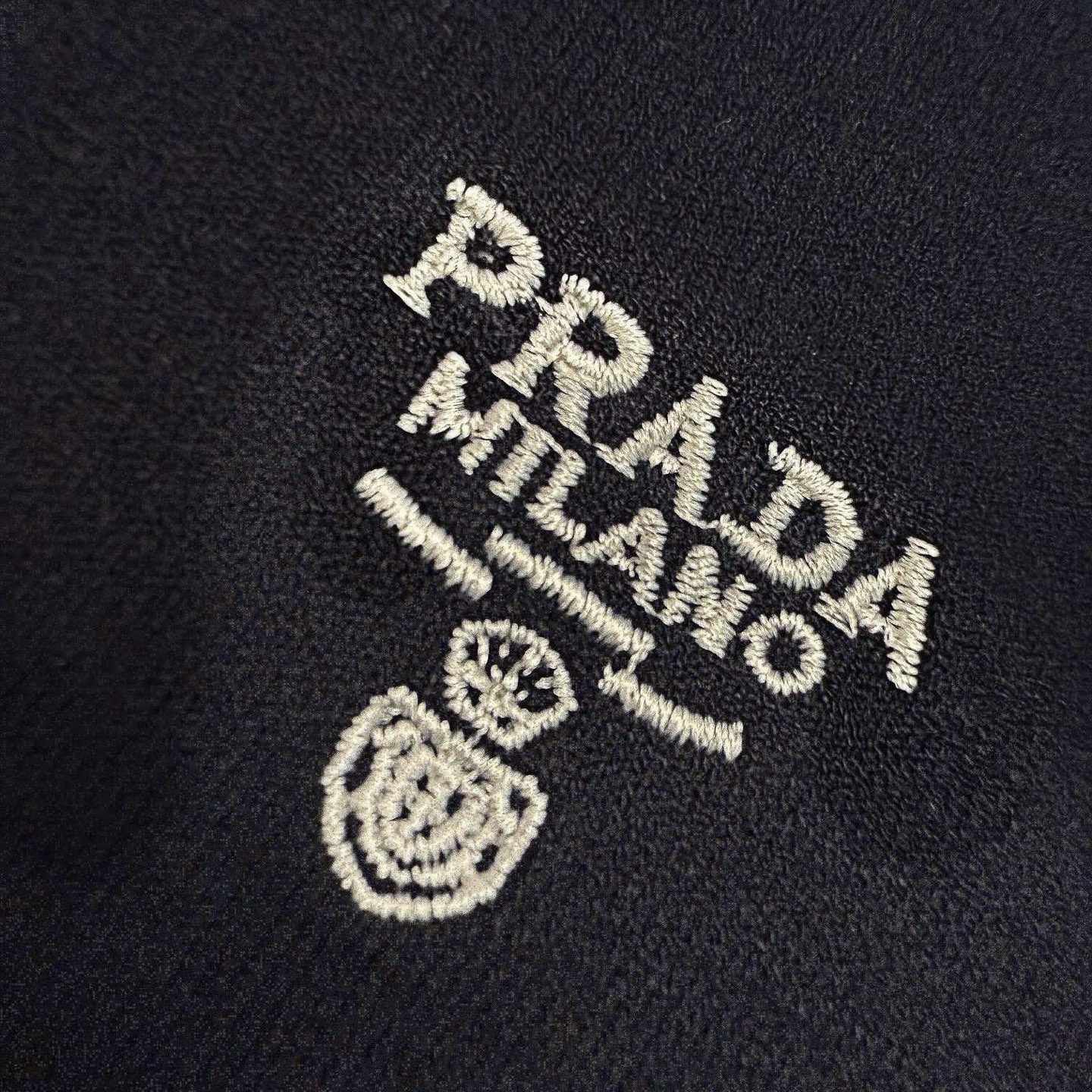Prada Pra 徽标刺绣半拉链Polo衫藏青