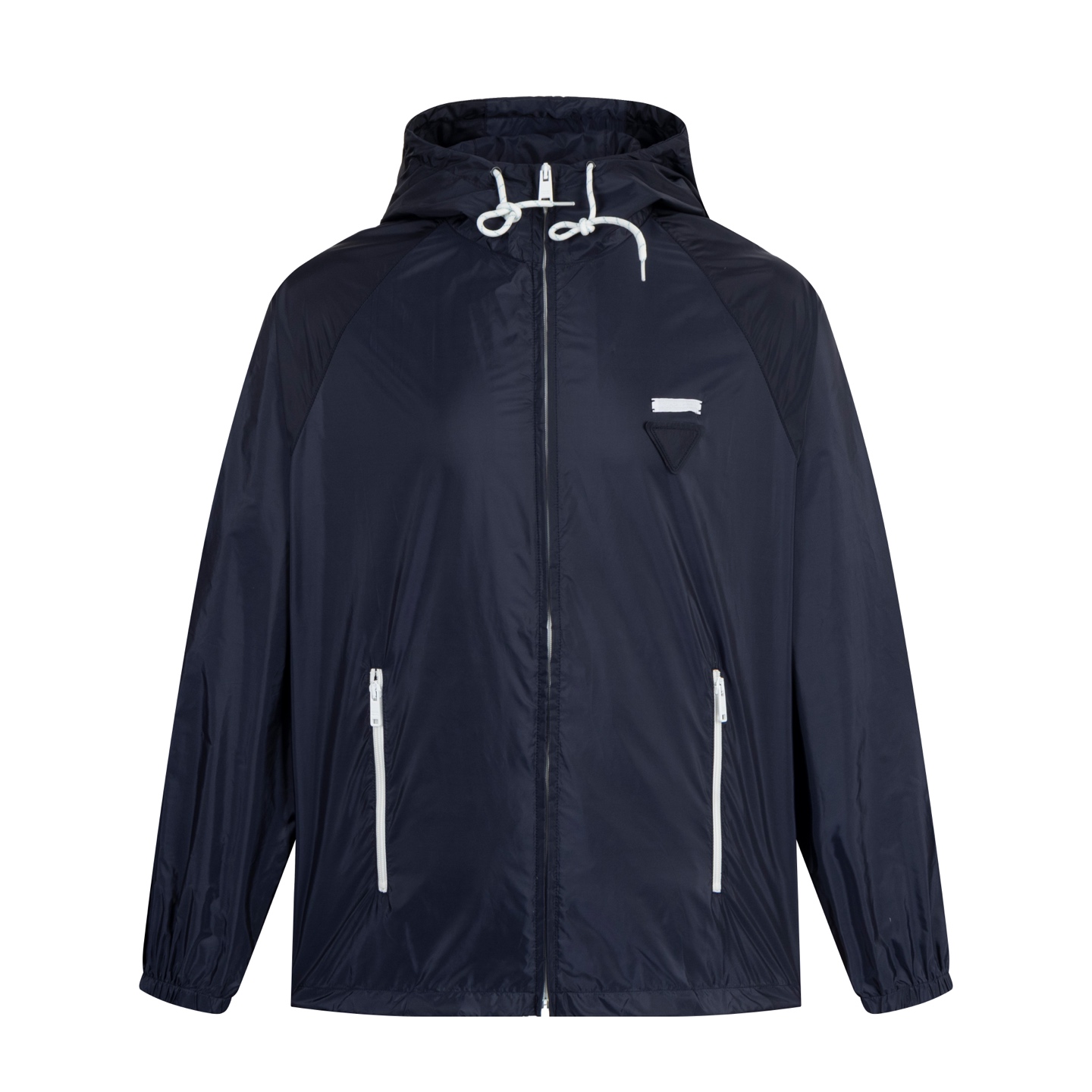 [Suministro exclusivo] Chaqueta con capucha de nailon regenerado Pra (azul marino) La tela está hecha del tejido de nai…