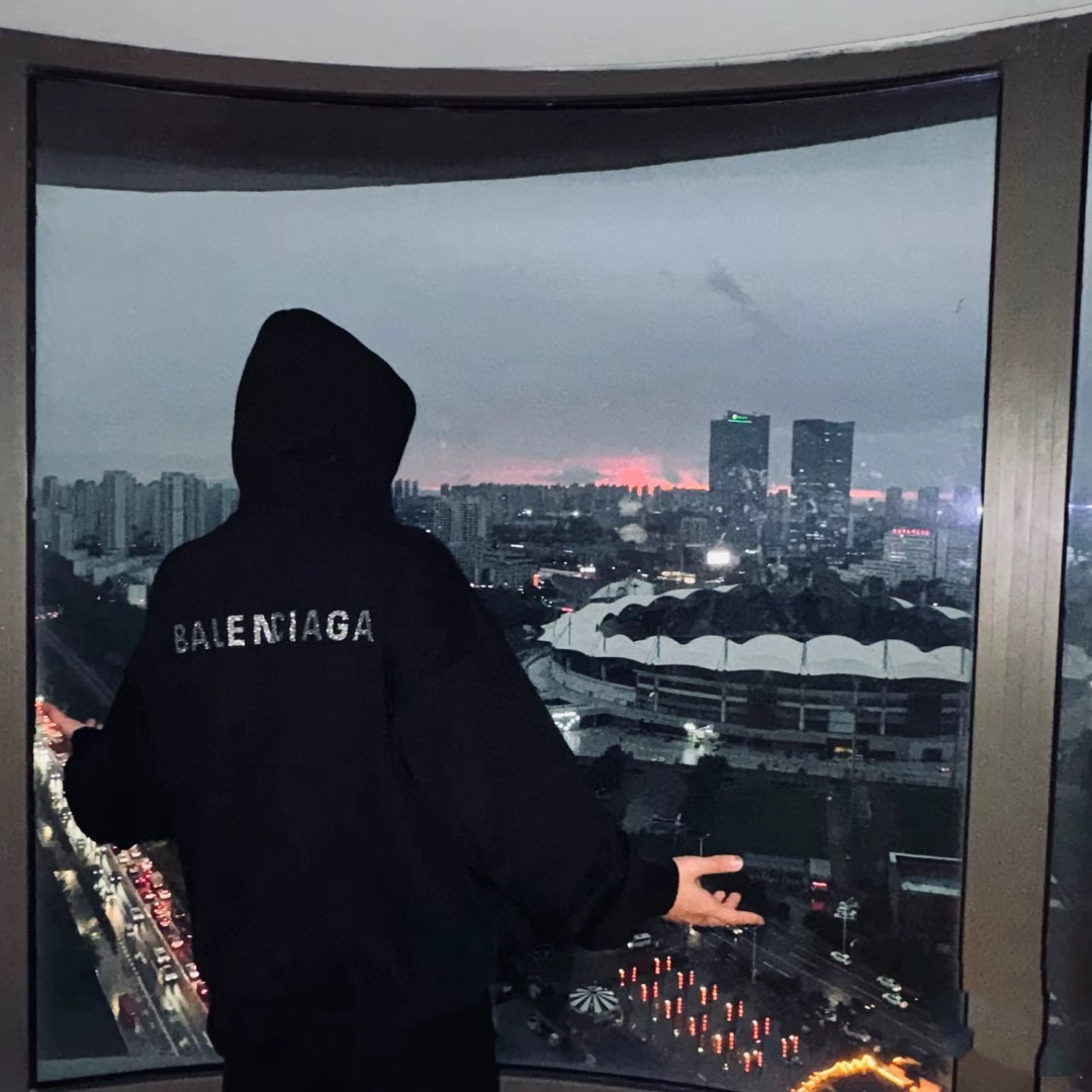 【上身图】BLCG 前后烫钻磨破连帽卫衣