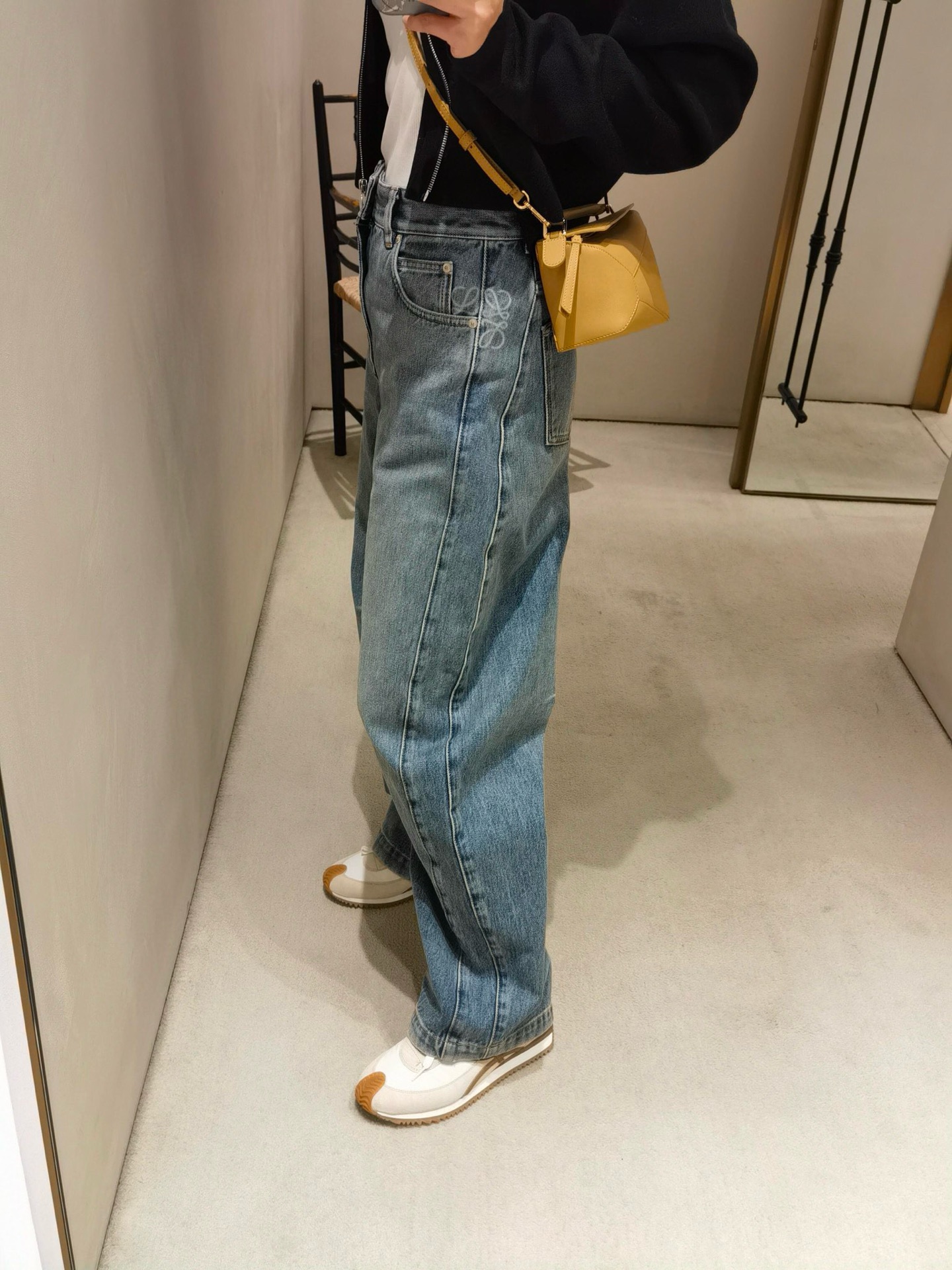 【上身图】Loewe Anagram 锥形牛仔裤（浅蓝）