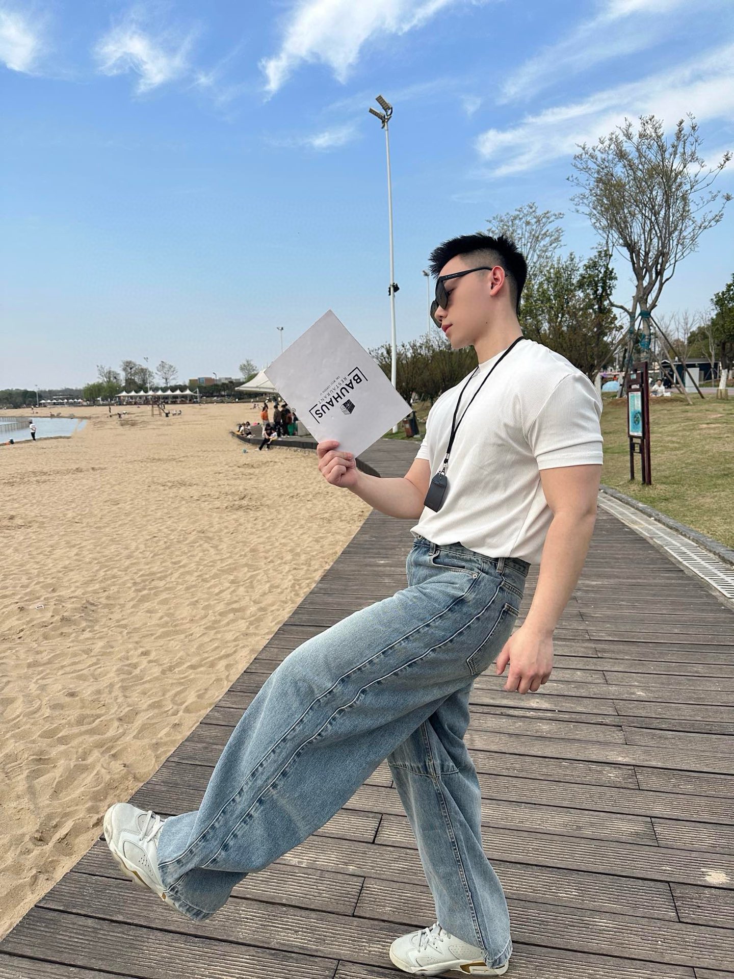 【上身图】Loewe Anagram 锥形牛仔裤（浅蓝）