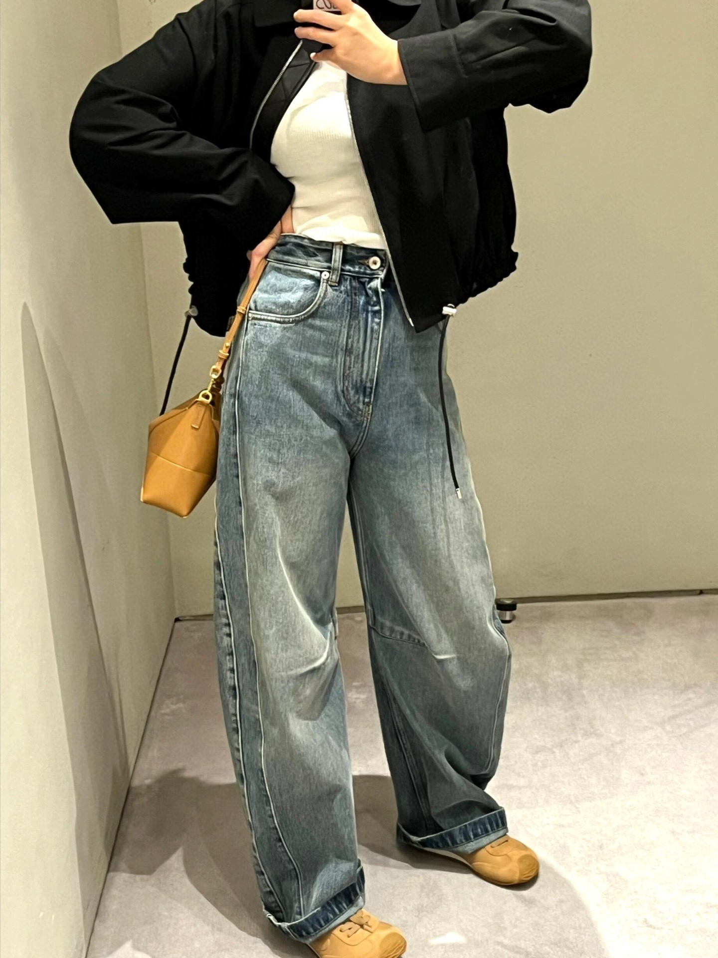 【上身图】Loewe Anagram 锥形牛仔裤（浅蓝）