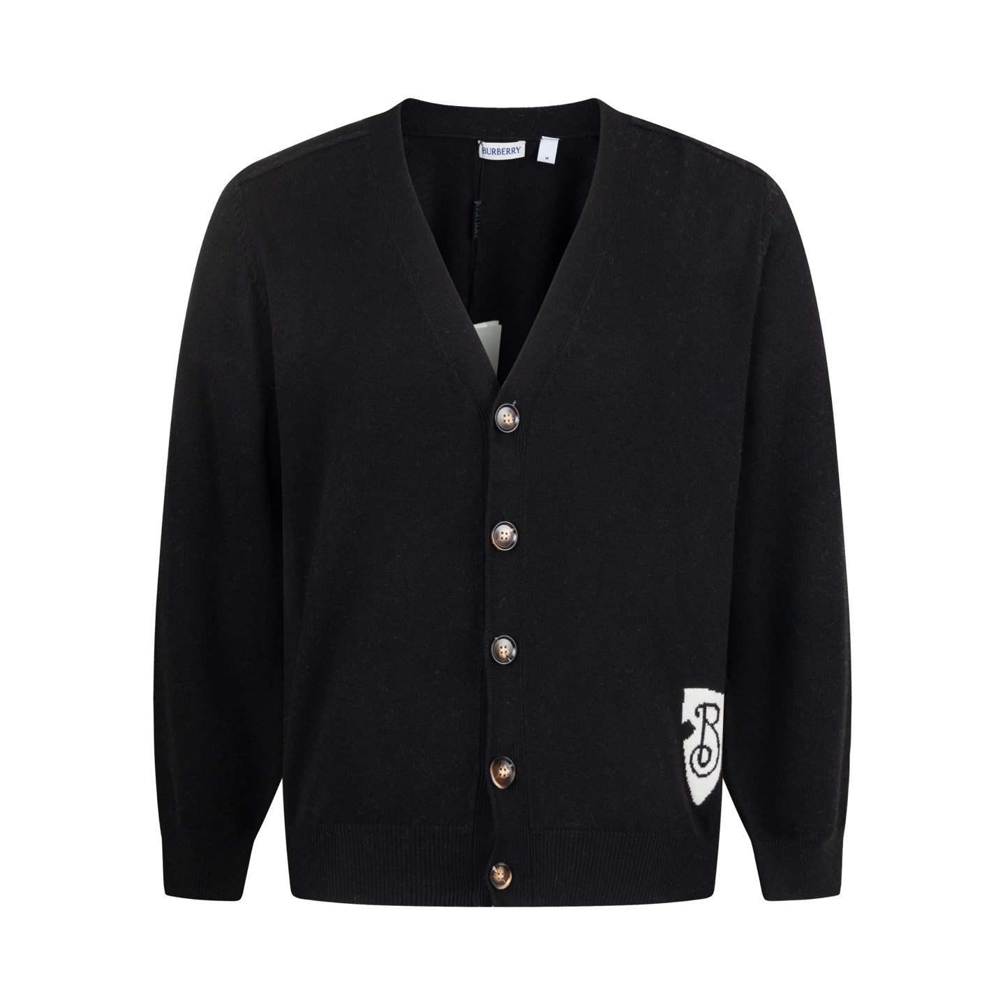 [Suministro exclusivo] Cárdigan de punto con cuello en V y intarsia con escudo BBR (negro). La versión original fue com…
