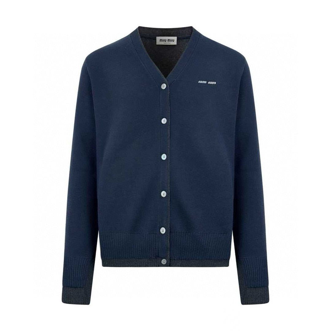 【Suministro exclusivo】 Cárdigan de punto Miu Miu con logo incrustado (azul). Original comprado por 32,000 para desarrol…